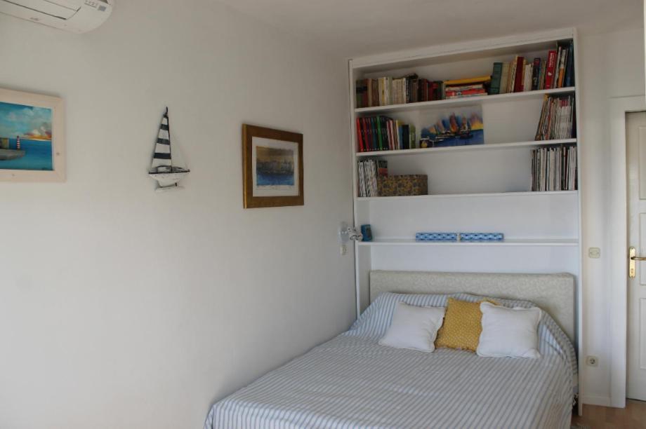 Room with View and Small Terrace (No Kitchen) - Photo 15