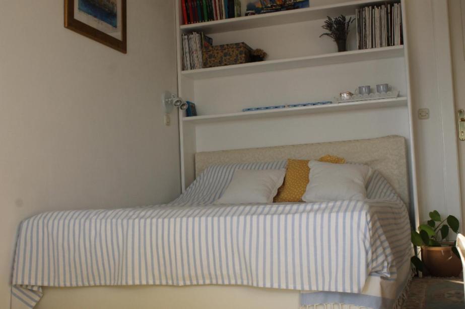 Room with View and Small Terrace (No Kitchen) - Photo 16