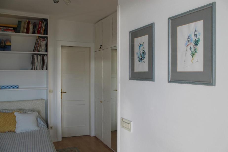 Room with View and Small Terrace (No Kitchen) - Photo 10