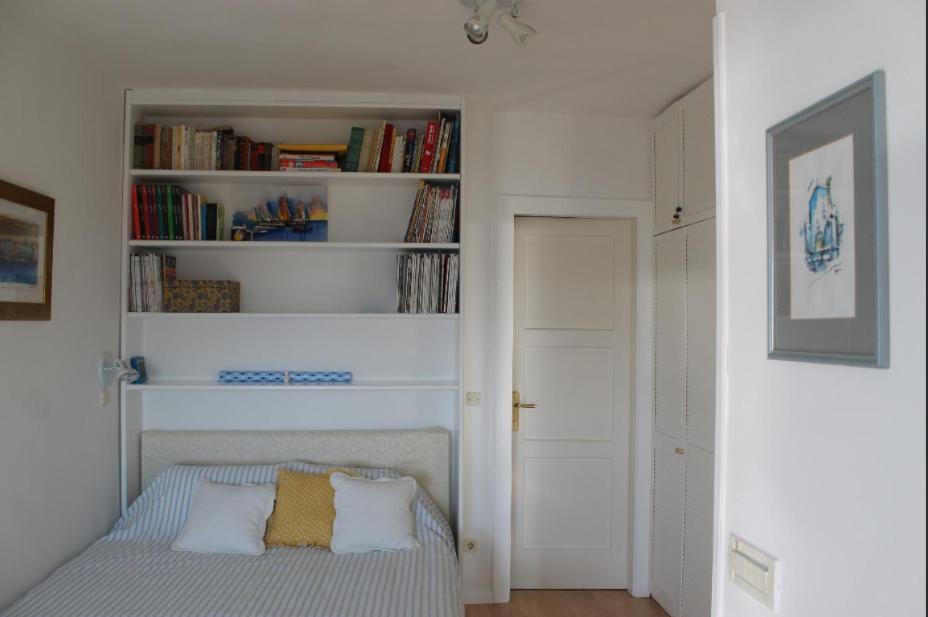 Room with View and Small Terrace (No Kitchen) - Photo 8