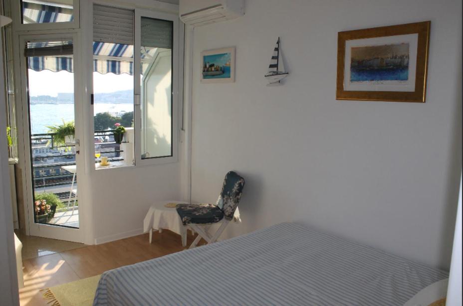 Room with View and Small Terrace (No Kitchen) - Photo 13