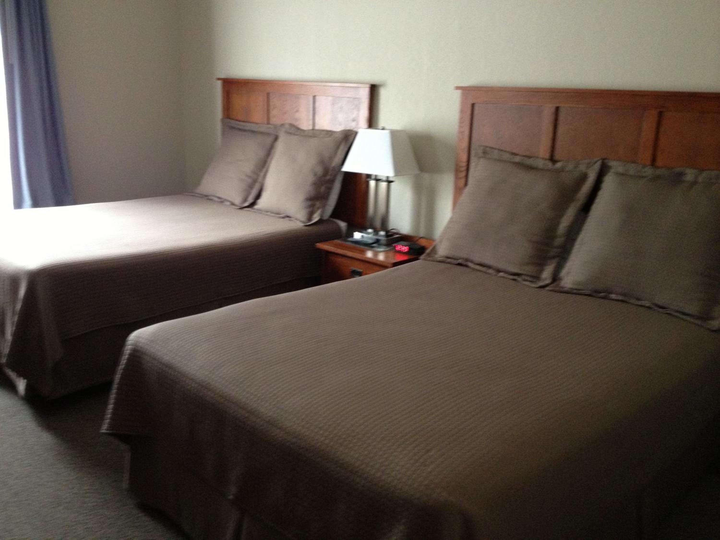 2 Queen Bed