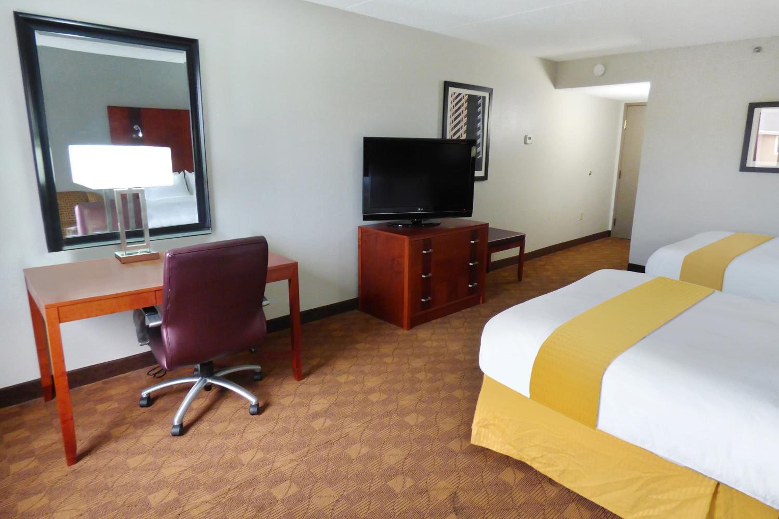 Double Beds - Accessible/Nonsmoking photo 2