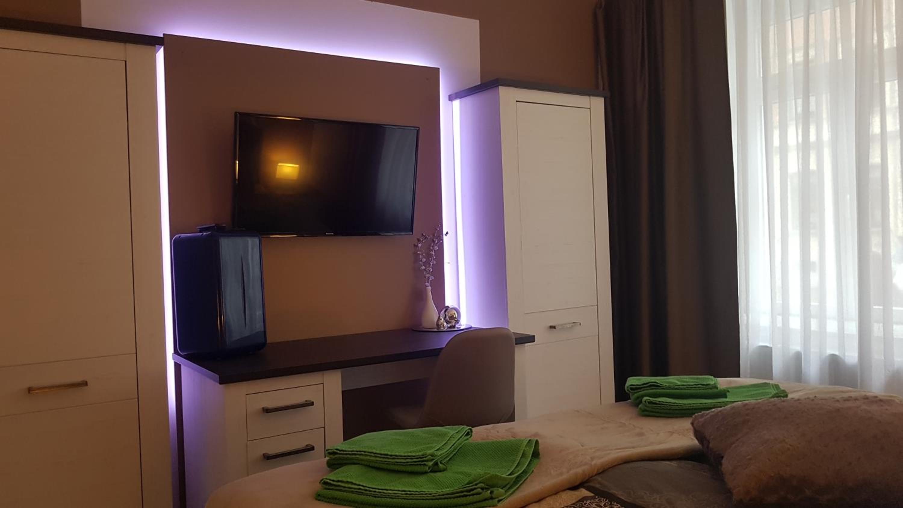 Deluxe King Room photo 1