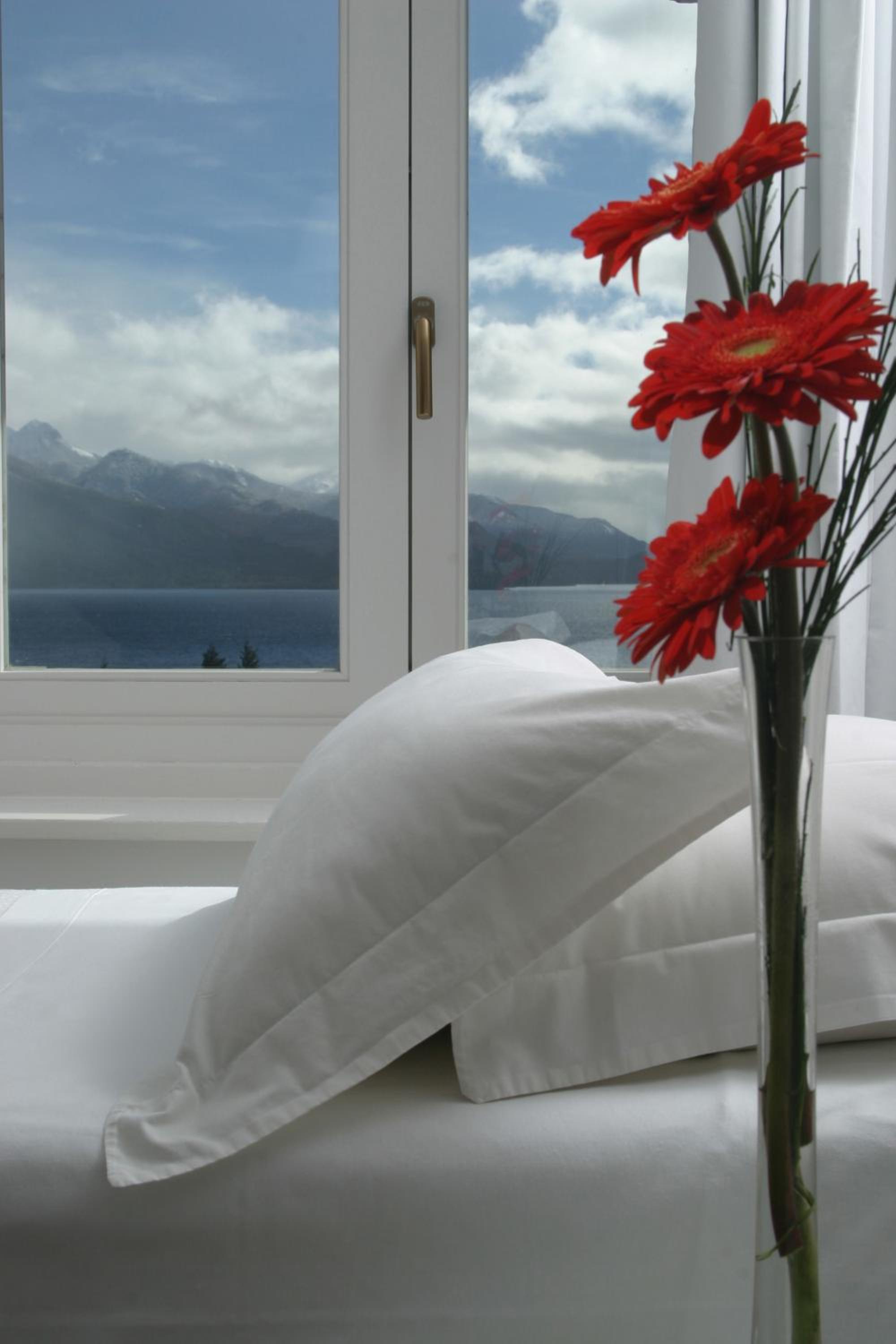 Double or Twin Room with Lake View photo 3