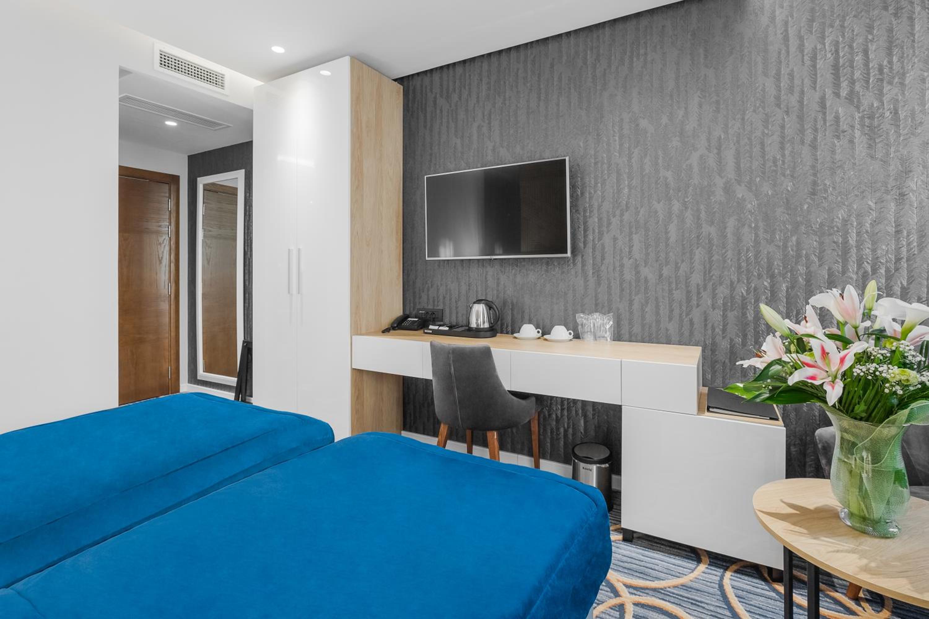 Standard Twin Room with Free Parking photo 2