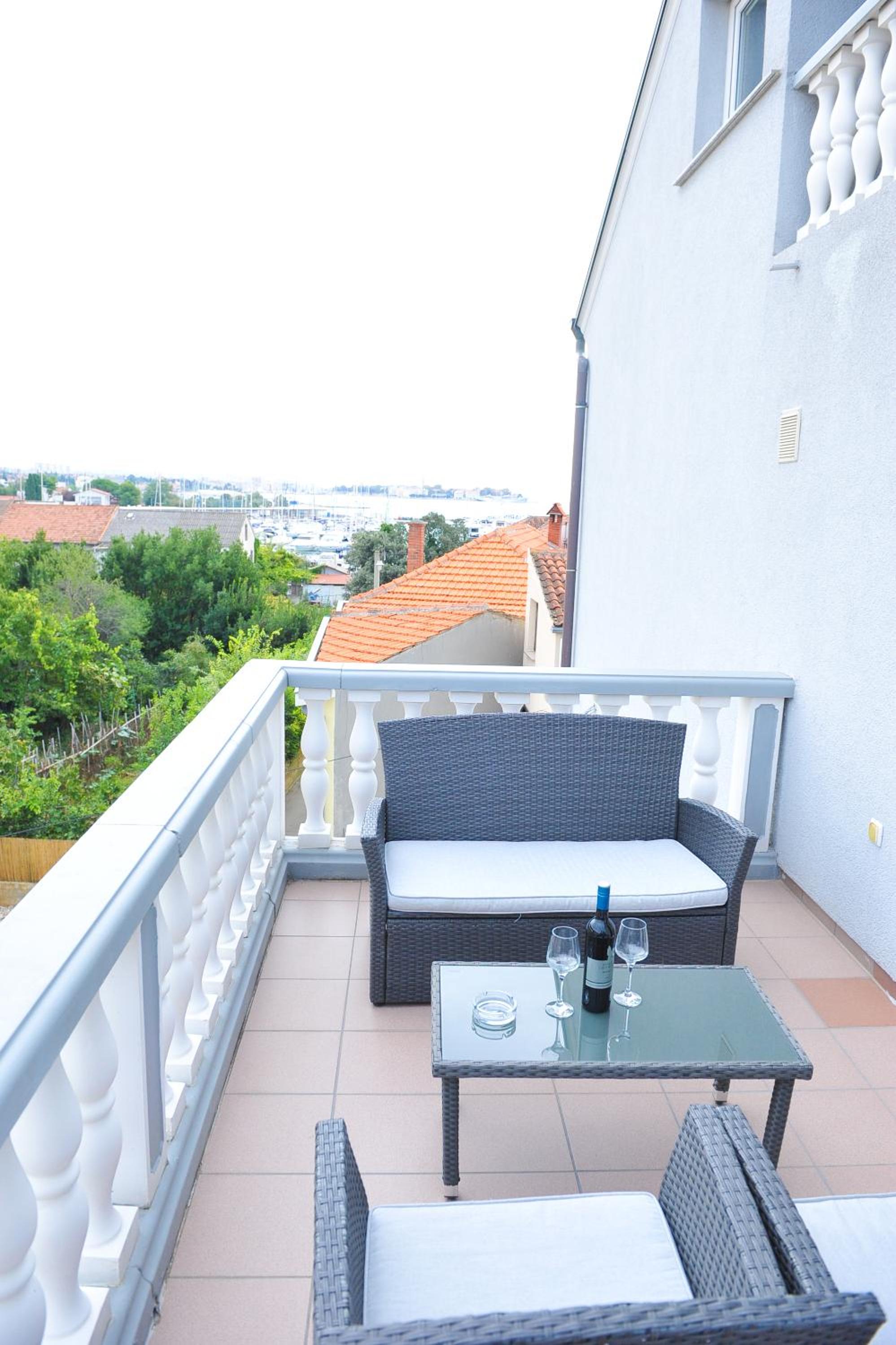 One-Bedroom Apartment with Balcony and Sea View photo 3