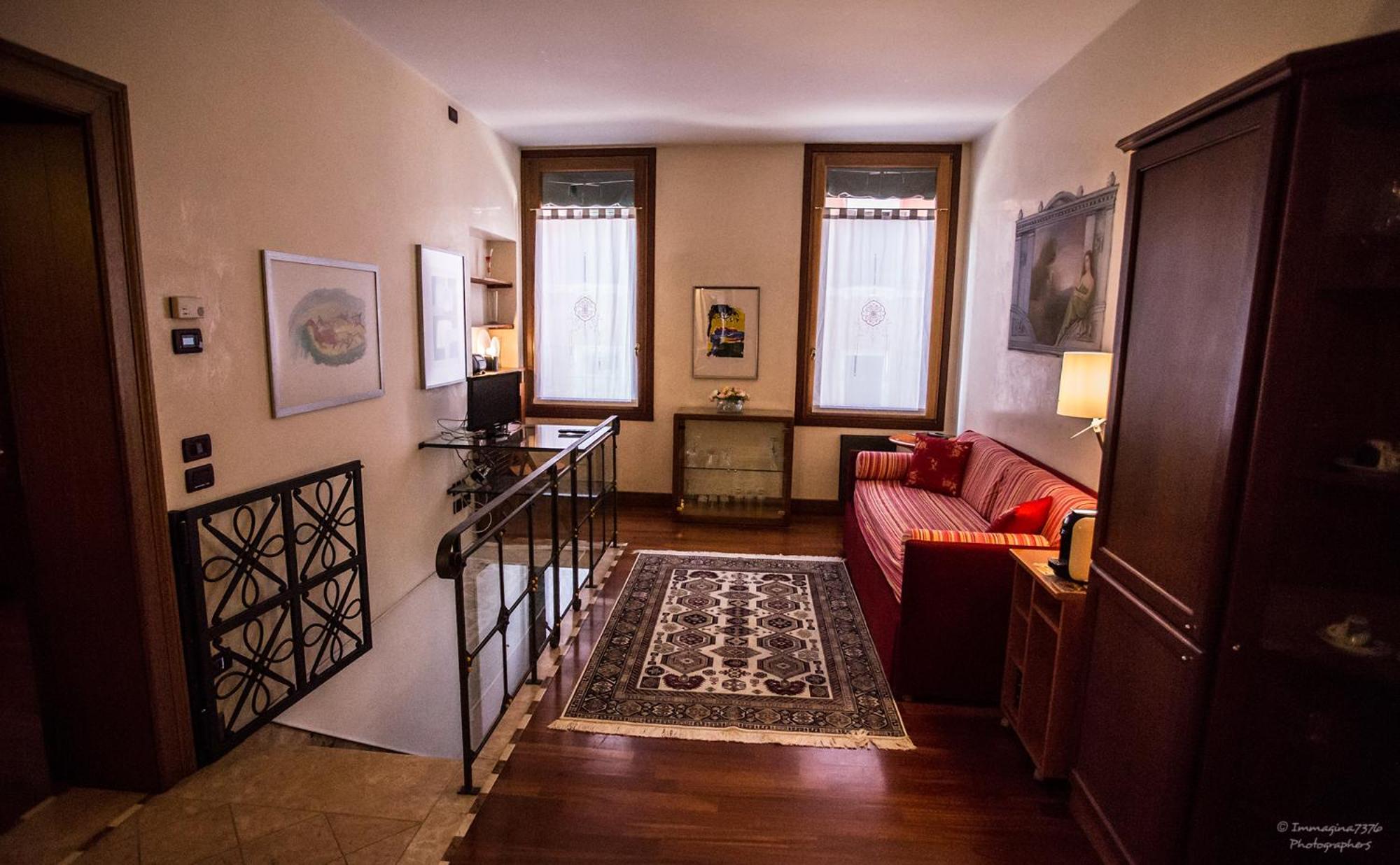 One-Bedroom Apartment photo 1