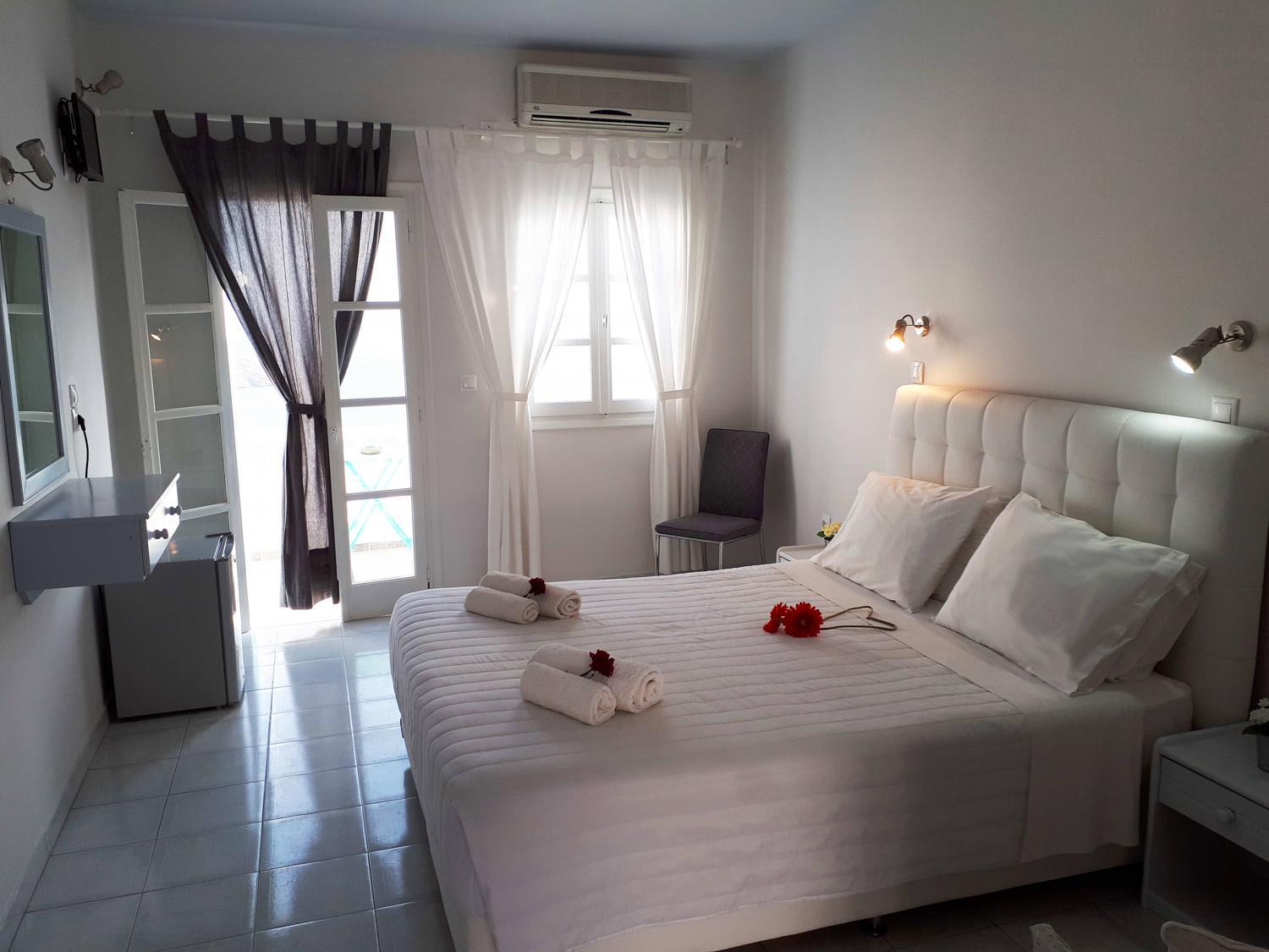 Double or Twin Room with Sea View photo 3