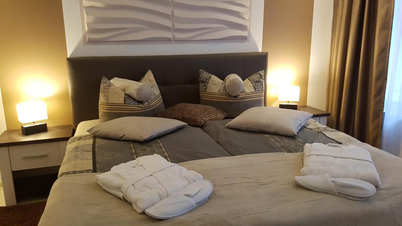 Double Room with Shared Bathroom photo 3