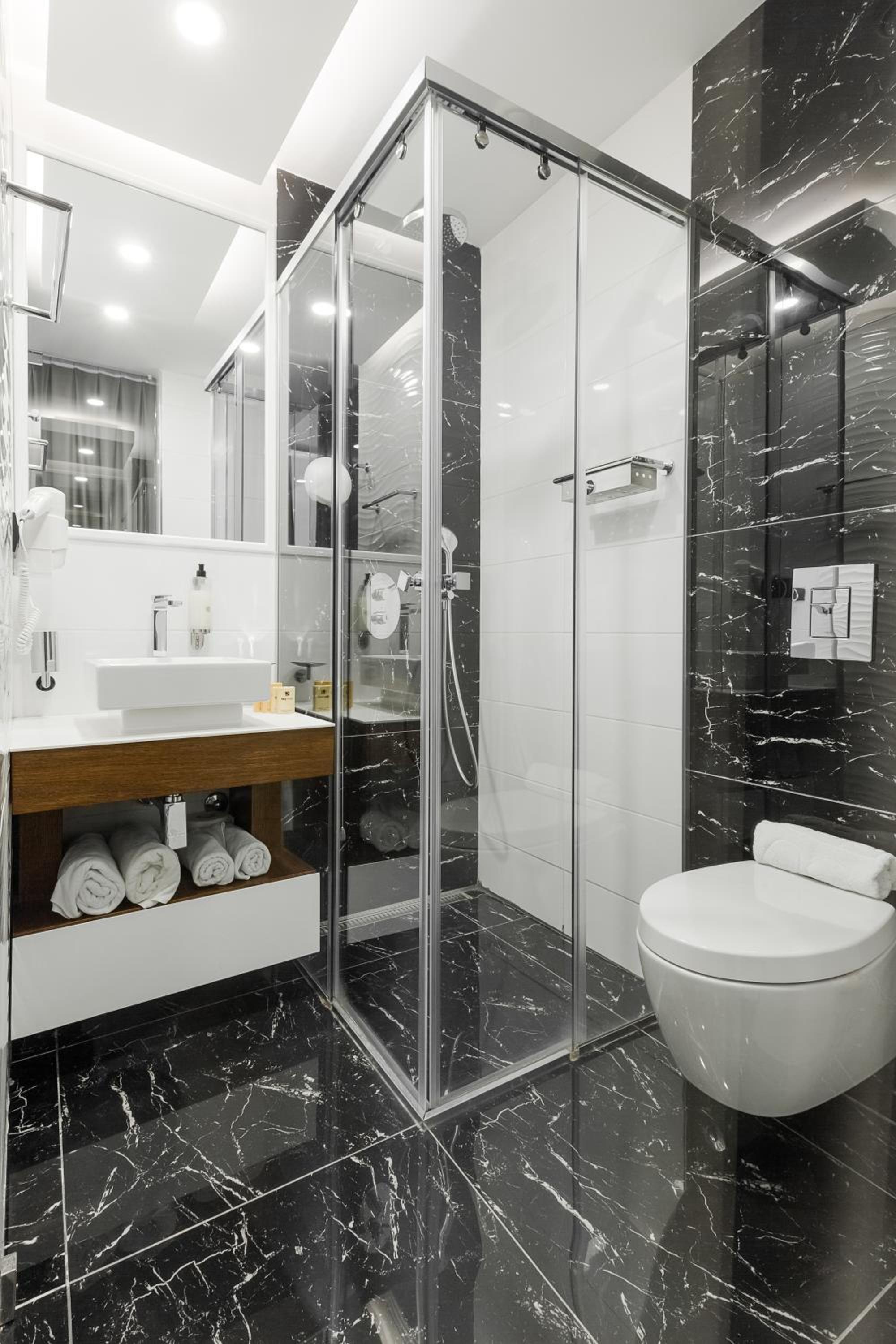 Superior Double Room with Free Parking photo 3