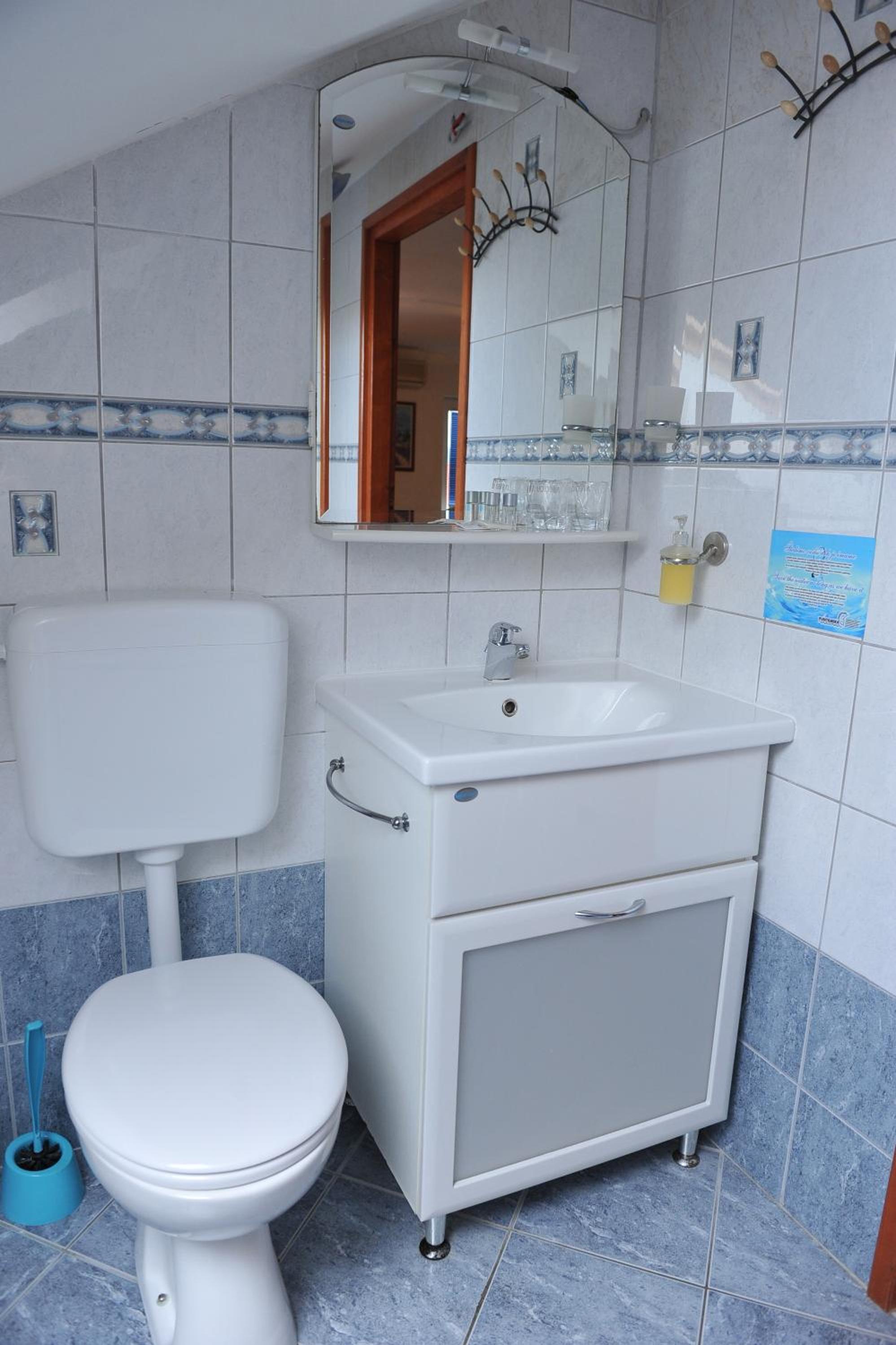 Studio with Balcony and Sea View - Photo 10