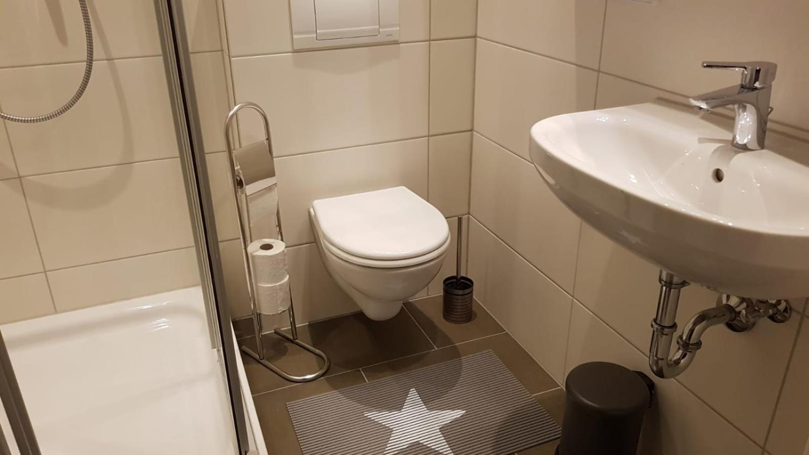 Double Room with Shared Bathroom photo 2