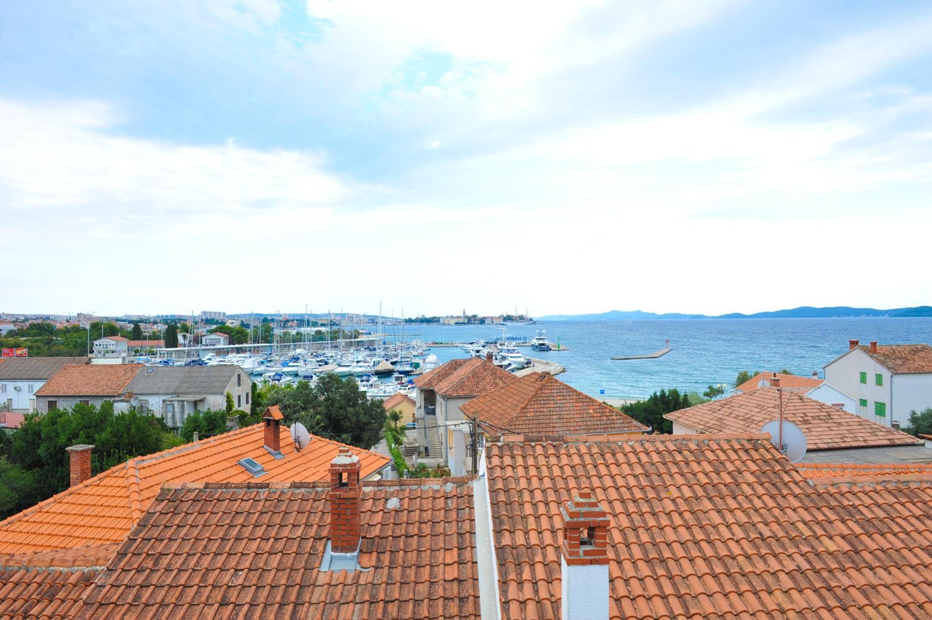 Comfort One-Bedroom Apartment with Balcony and Sea View - Photo 17