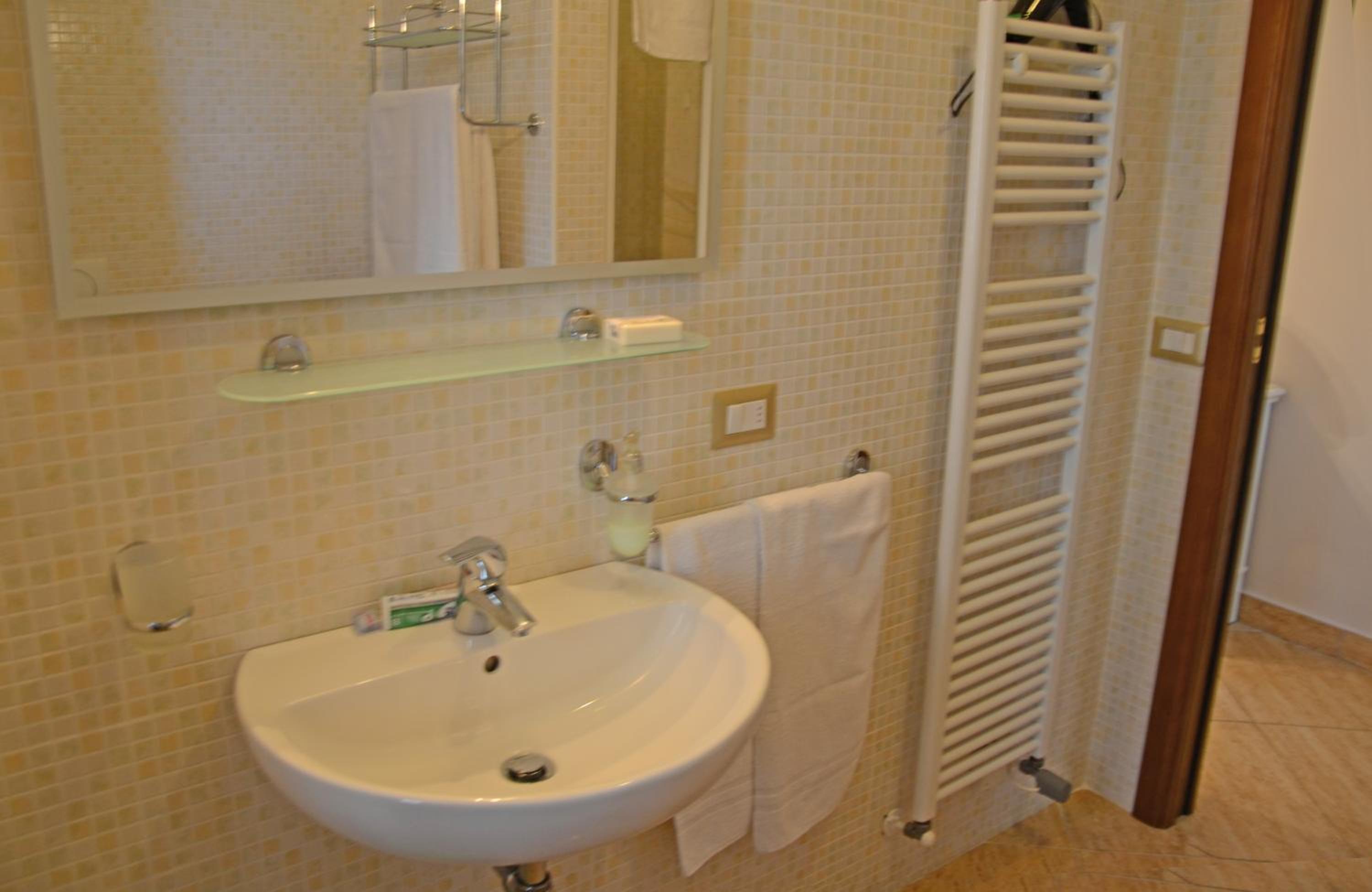 Double or Twin Room photo 3