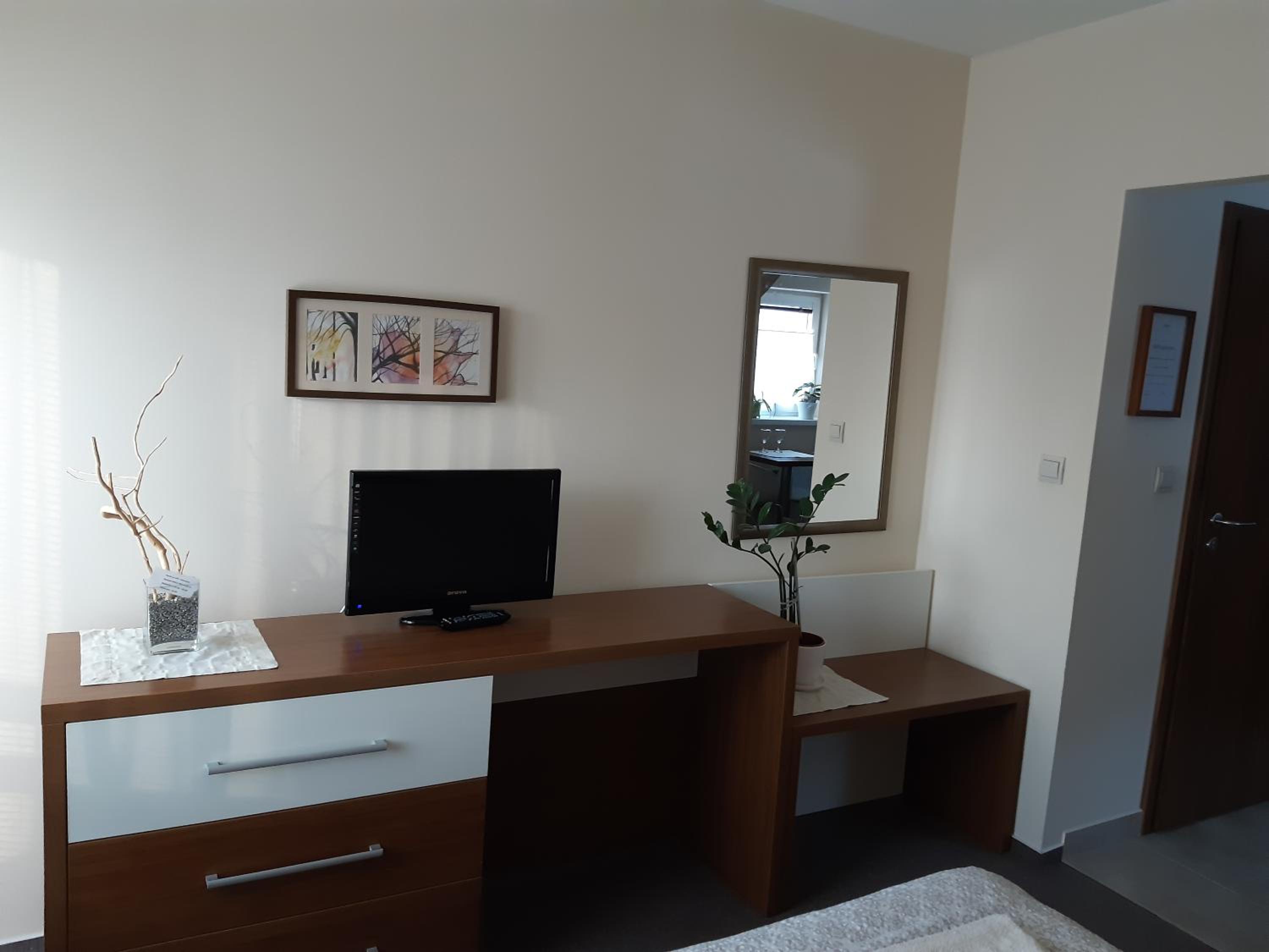 Double Room with Balcony - Photo 2