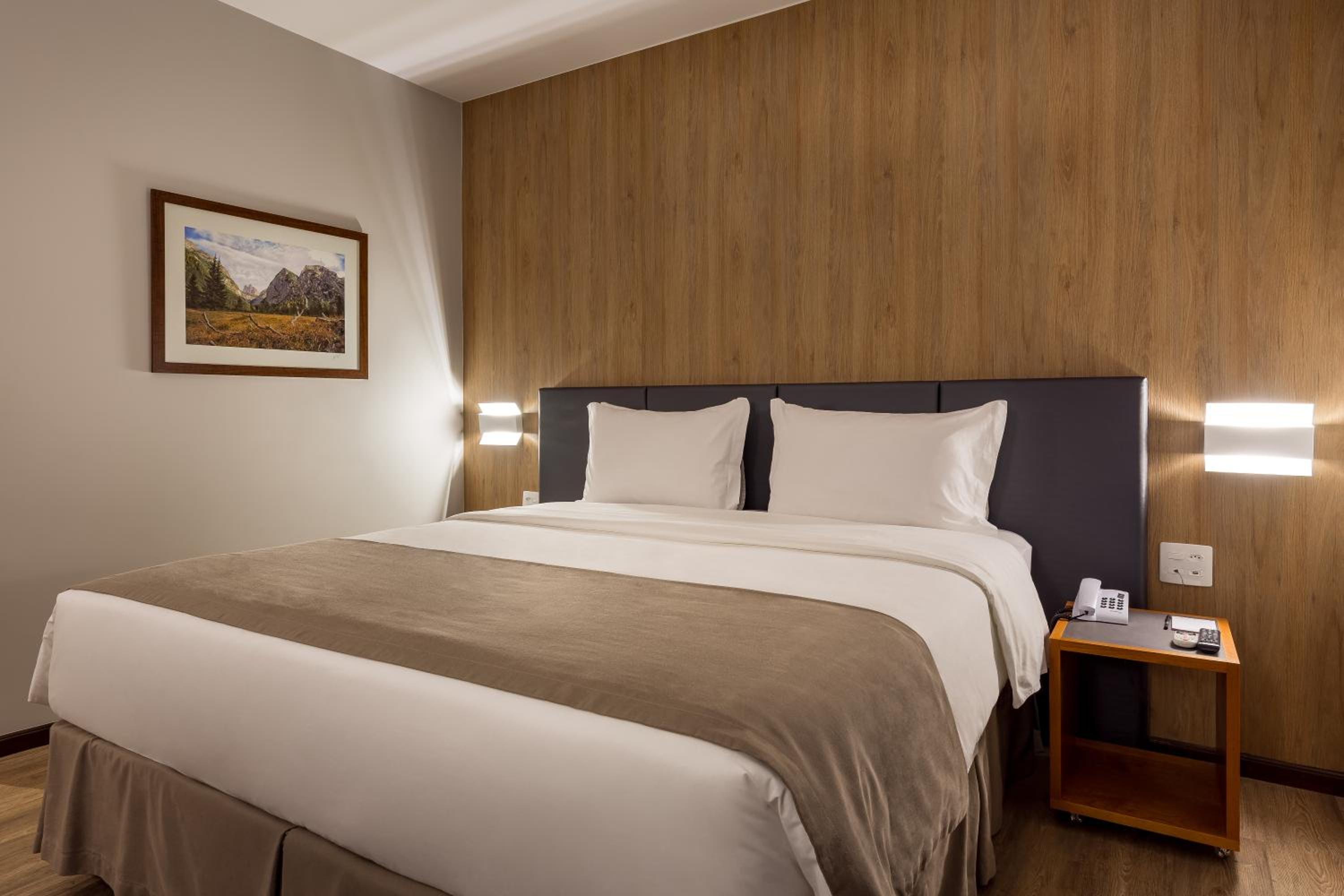 Superior Double or Twin Room with City View photo 2