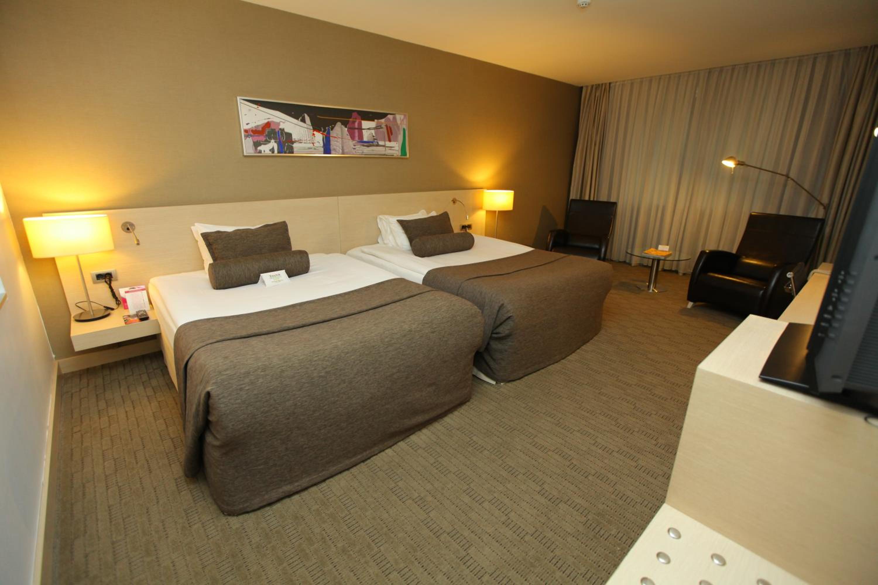 Standard Double Queen Room