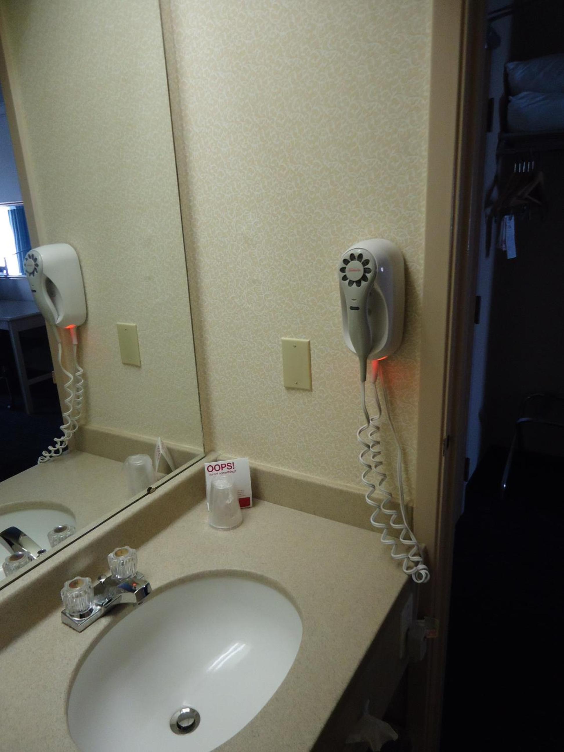 Double Room with Two Double Beds - Non-Smoking - Photo 3