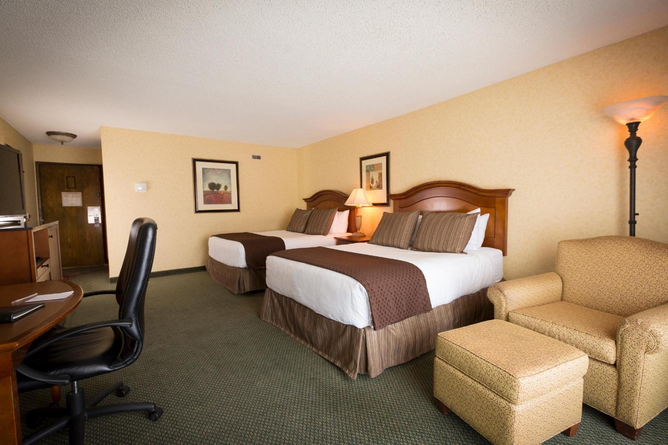 Queen Room with Two Queen Beds - Photo 1