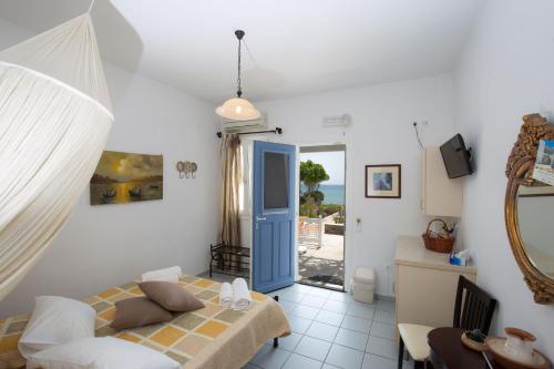 Double Room with Sea View - Photo 1