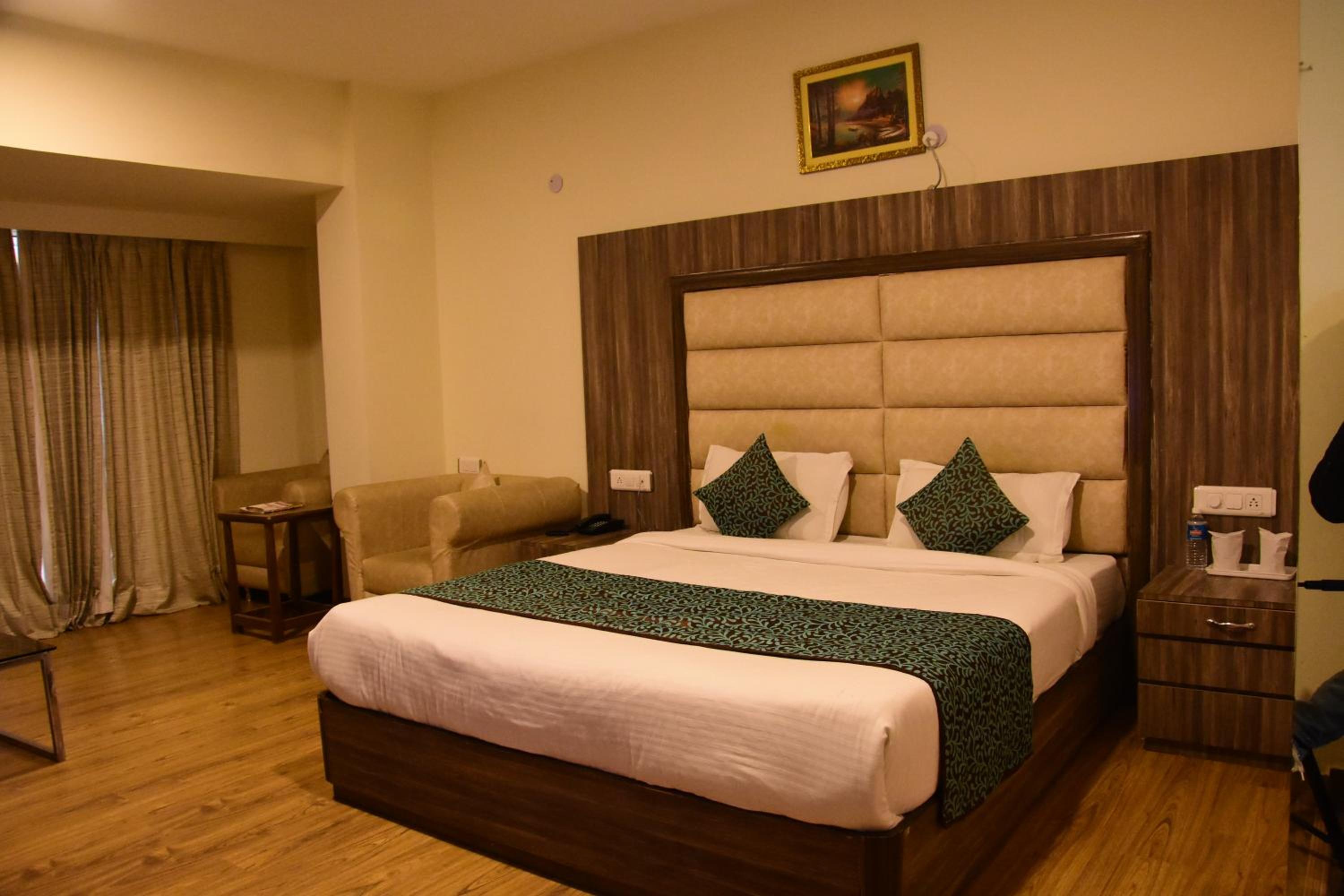 Luxe Room - Photo 7