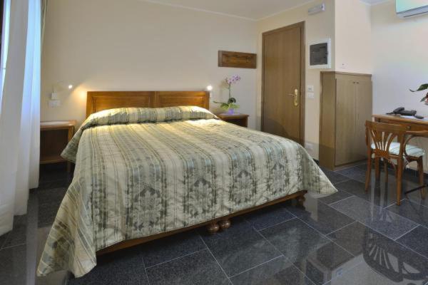 Double or Twin Room - Photo 1
