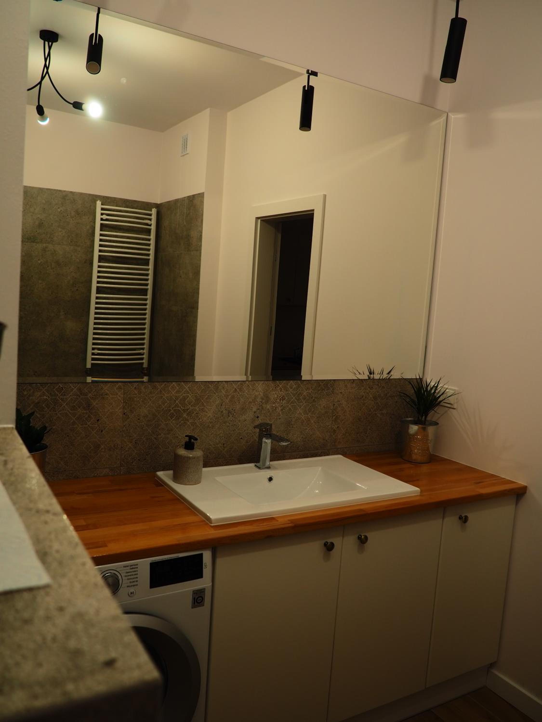 One-Bedroom Apartment - Photo 26