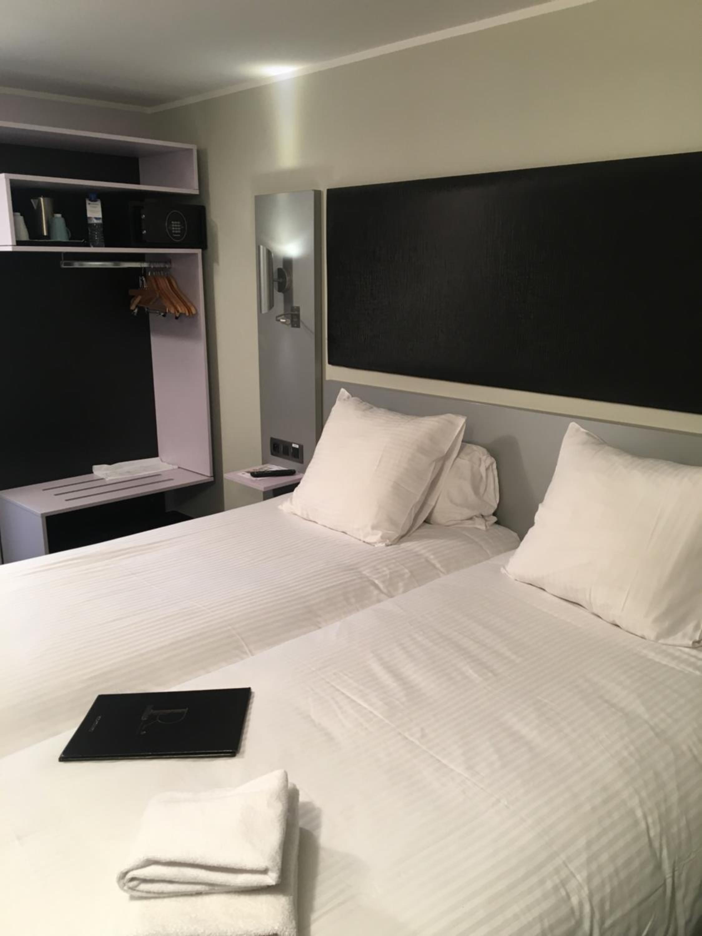 Superior Double Room with Two Single Beds and Balcony - Photo 1
