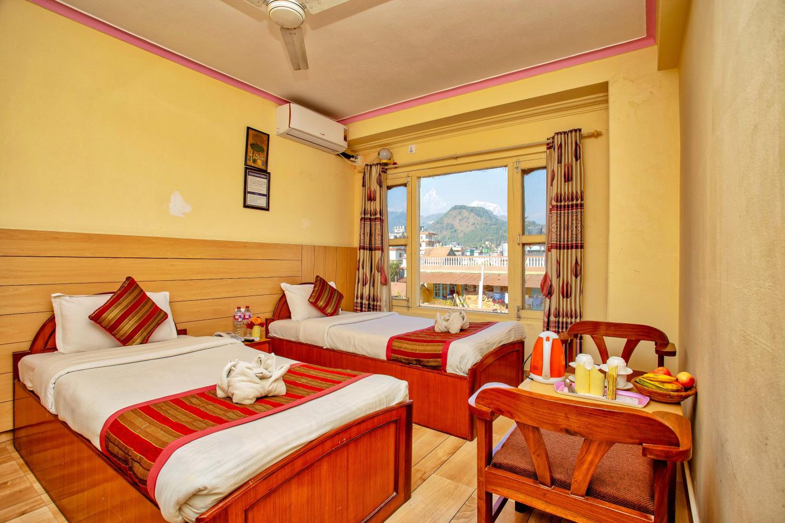 Twin Room with Mountain View - Photo 3