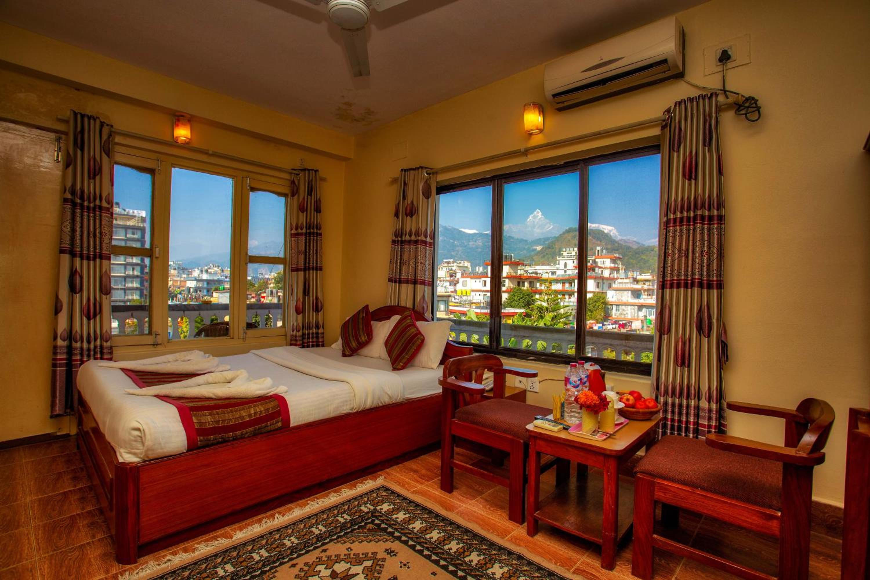 Double Room with Mountain View - Photo 3