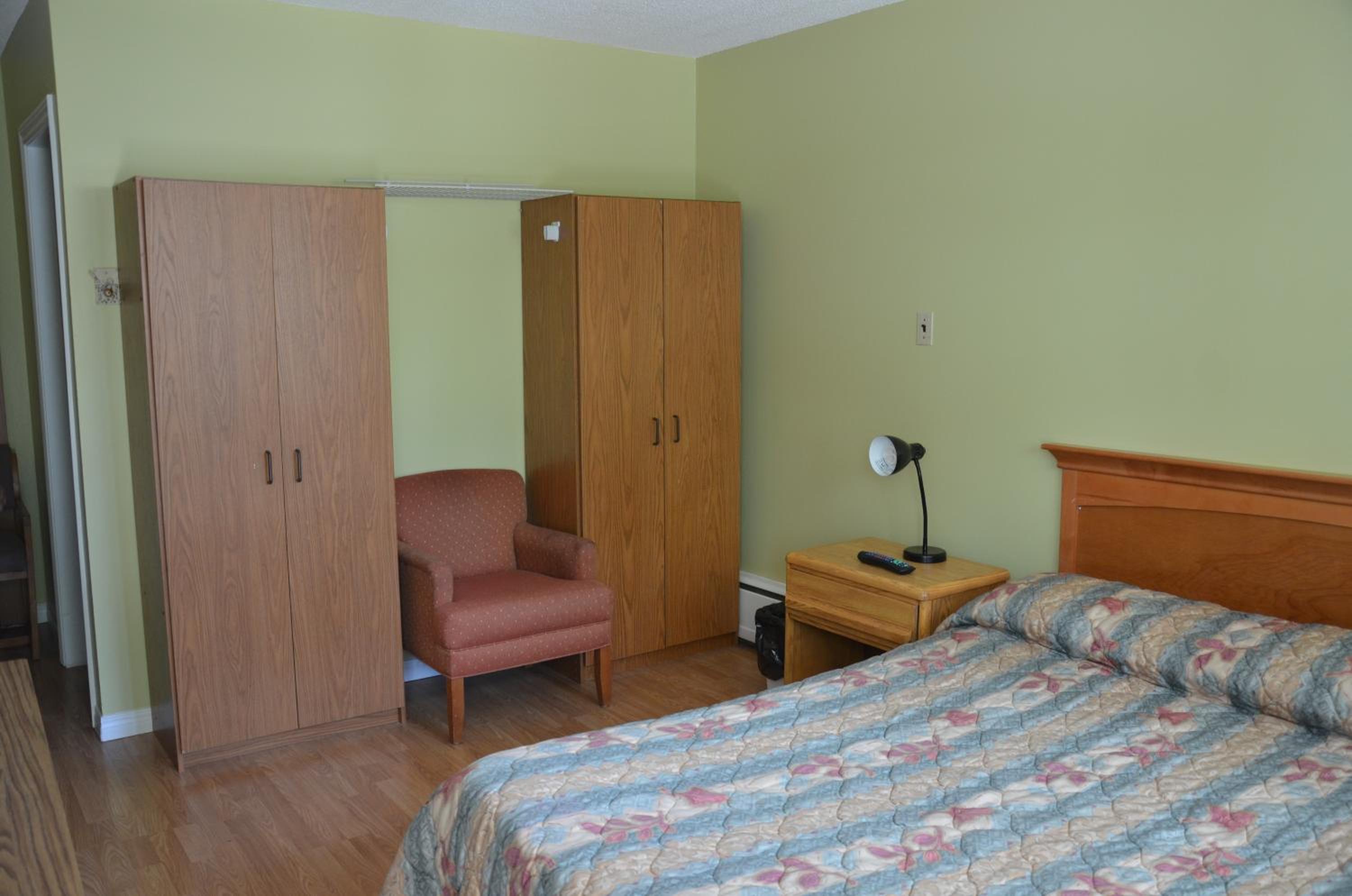Standard Queen Room photo 2