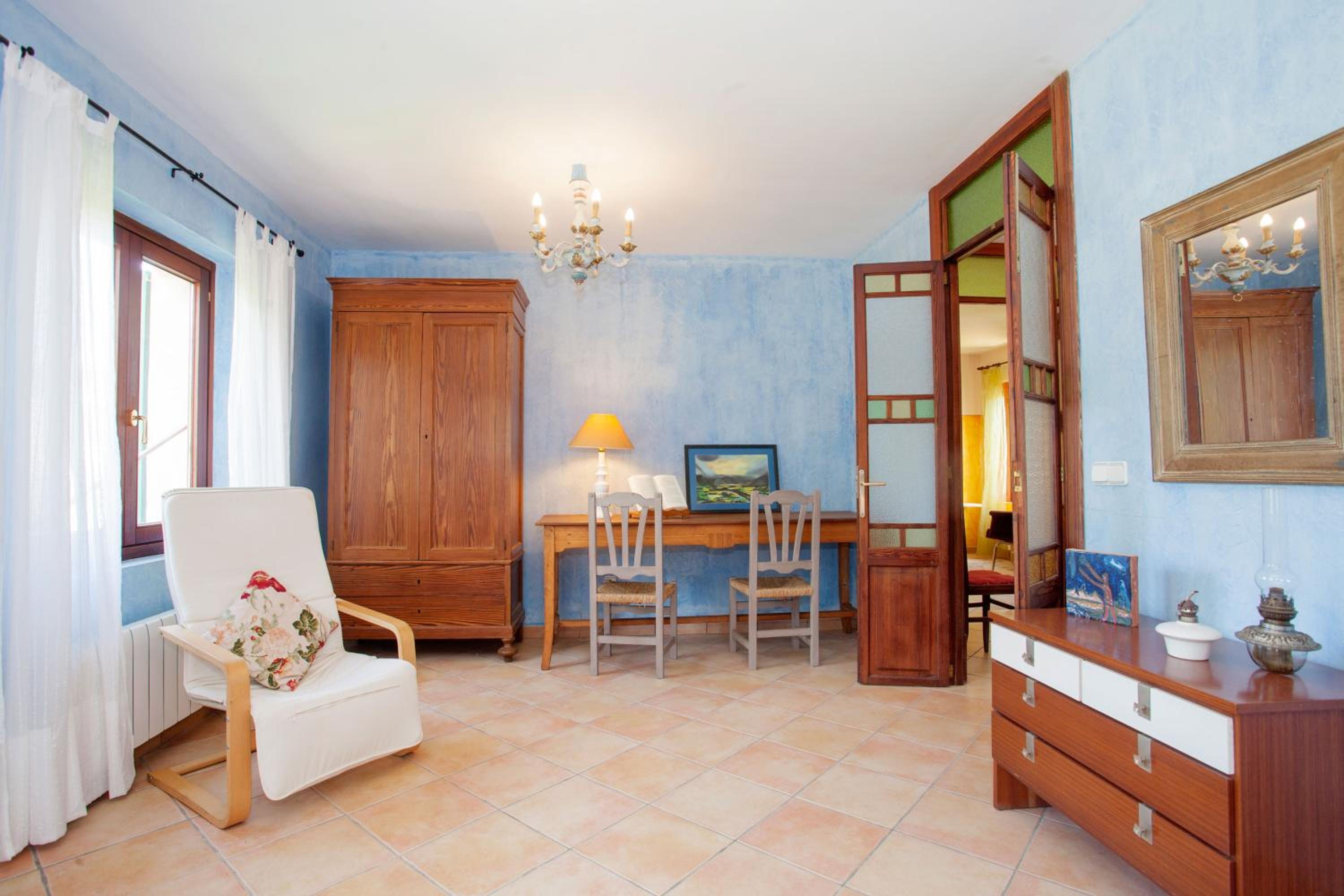 Three-Bedroom House photo 3