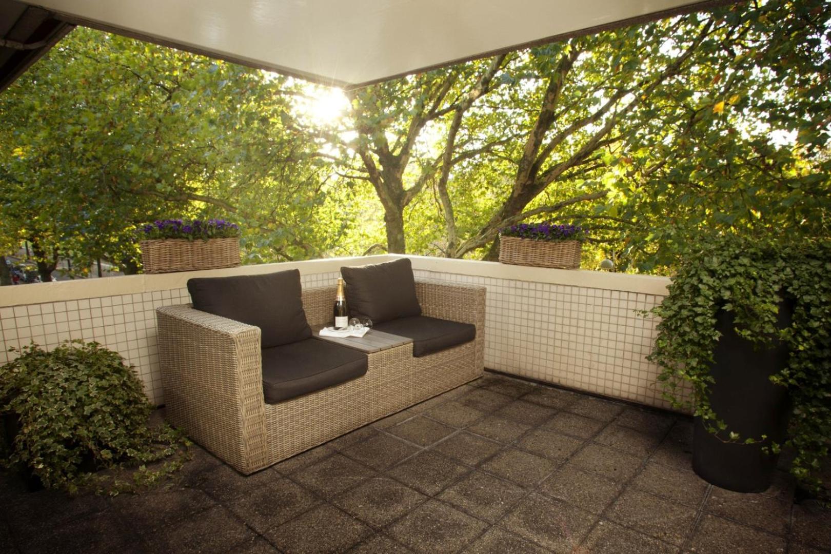 Deluxe Double Room with Balcony photo 2