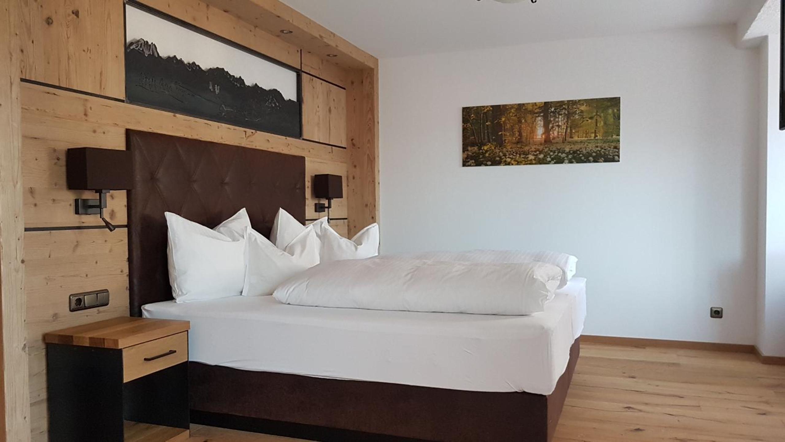 Junior Suite with Balcony - Photo 4