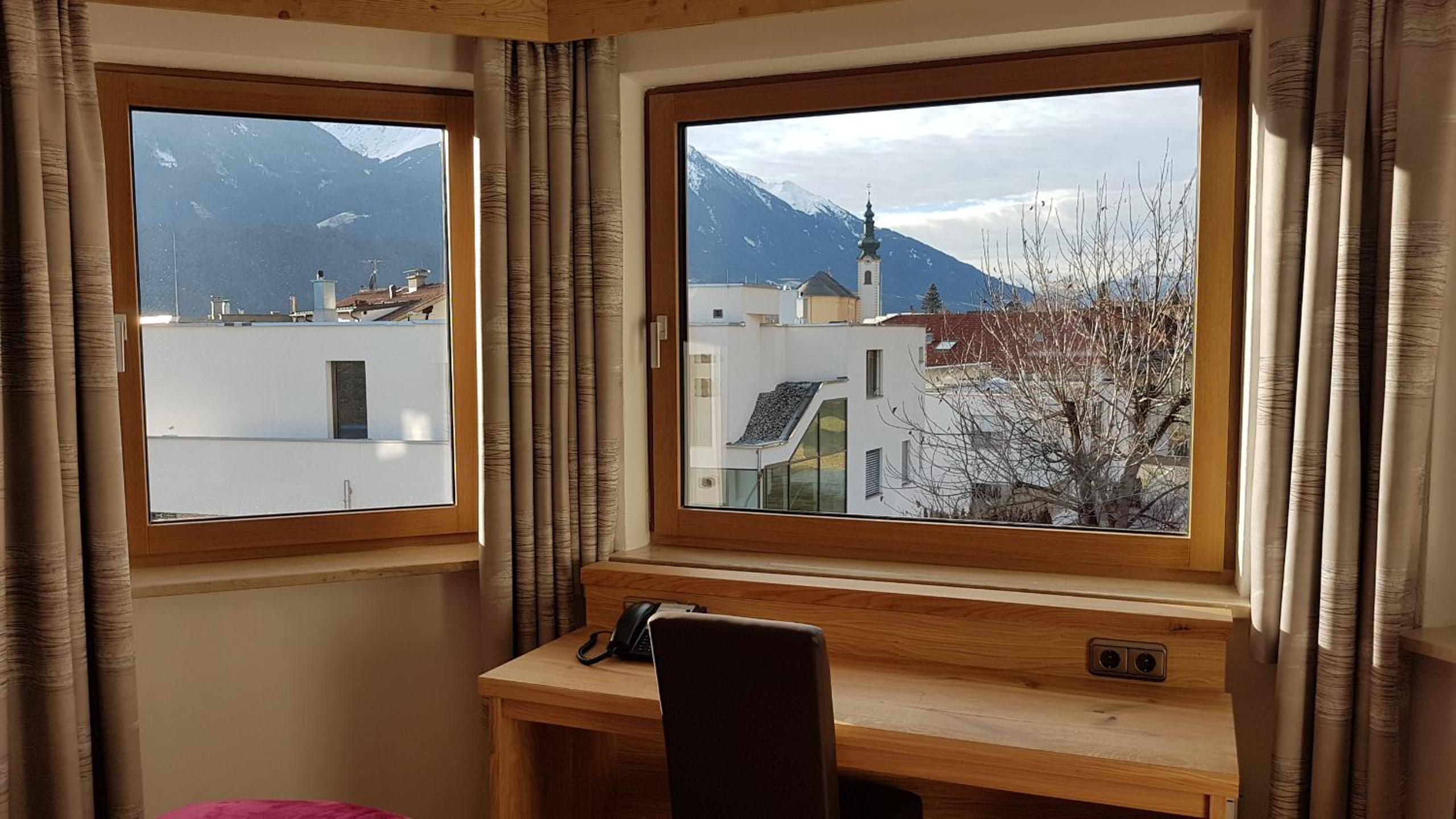 Junior Suite with Balcony - Photo 7