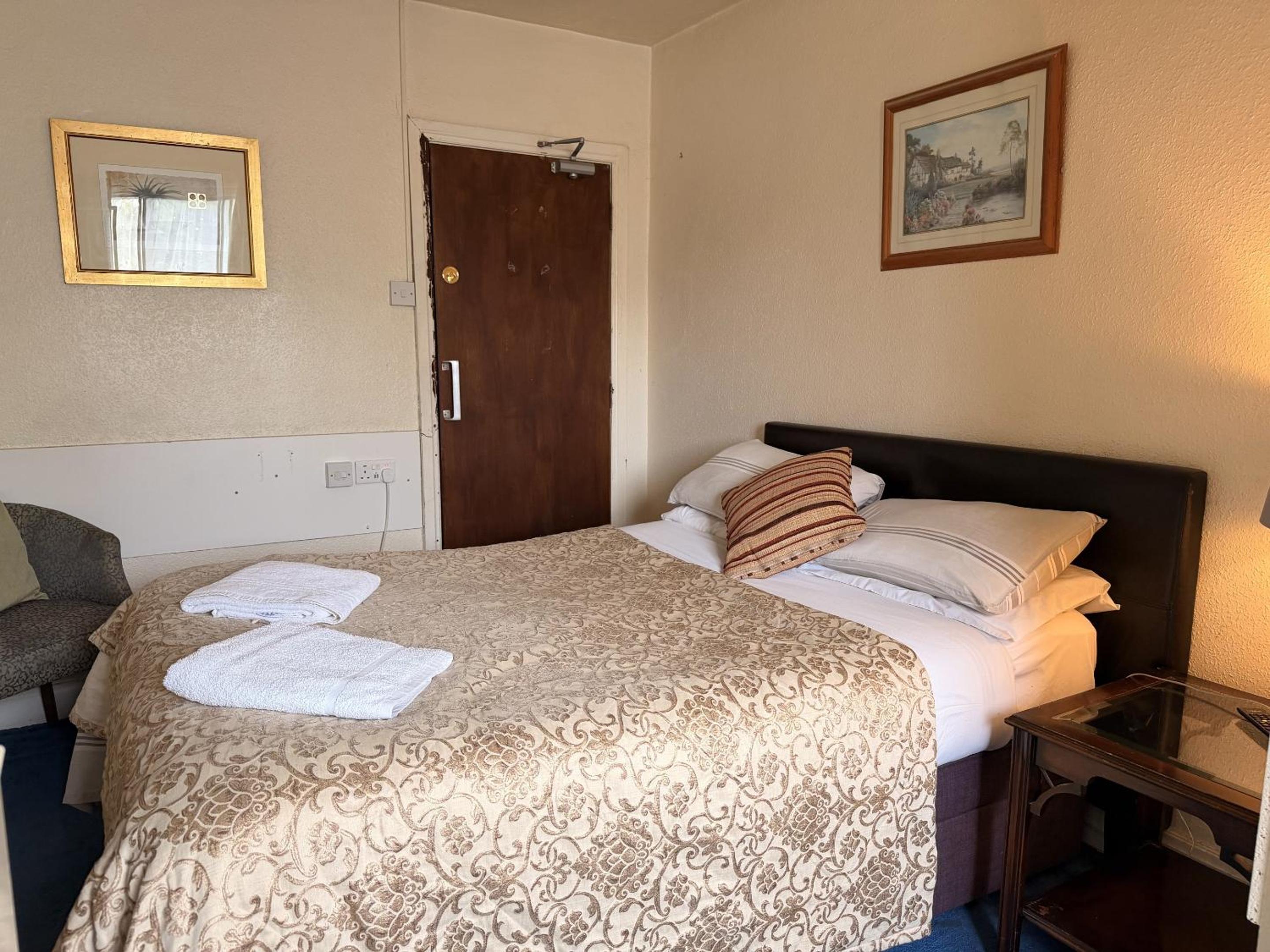 Standard Queen Room