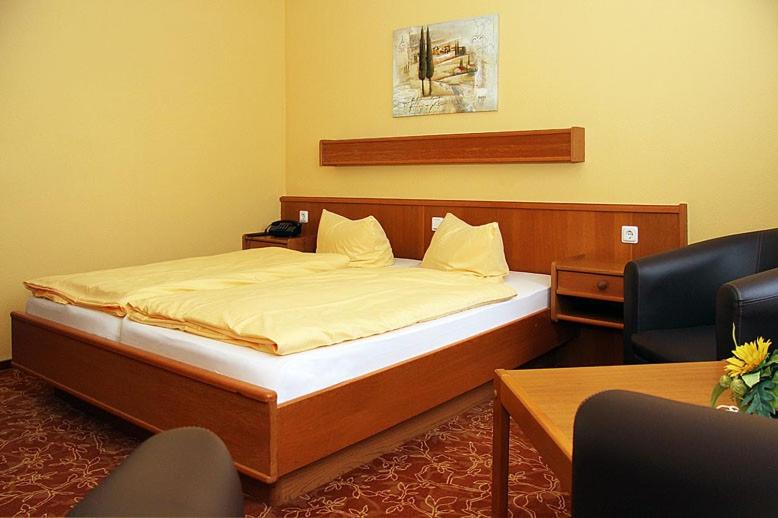 Standard Double or Twin Room - Photo 2