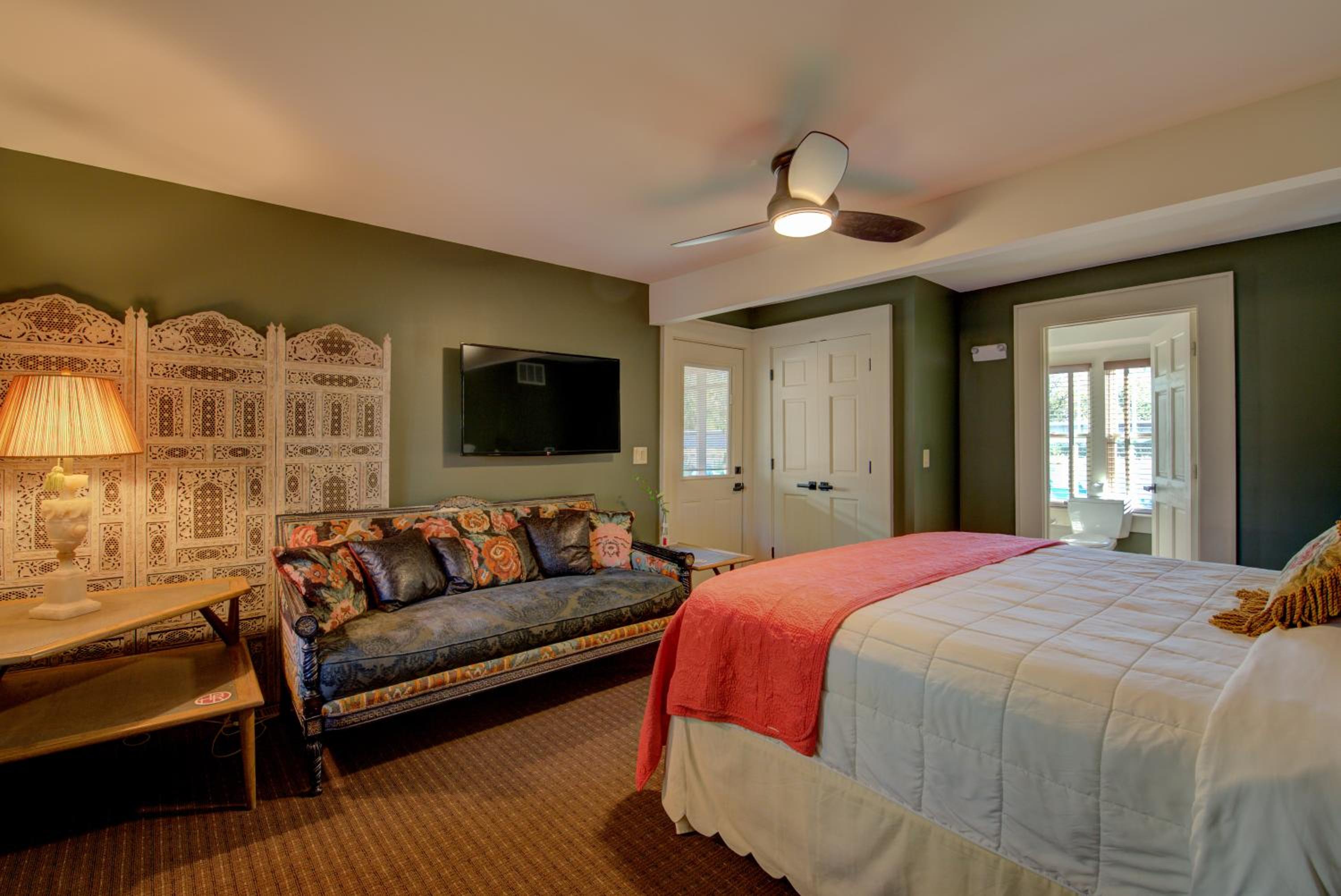 King Room with Balcony photo 2