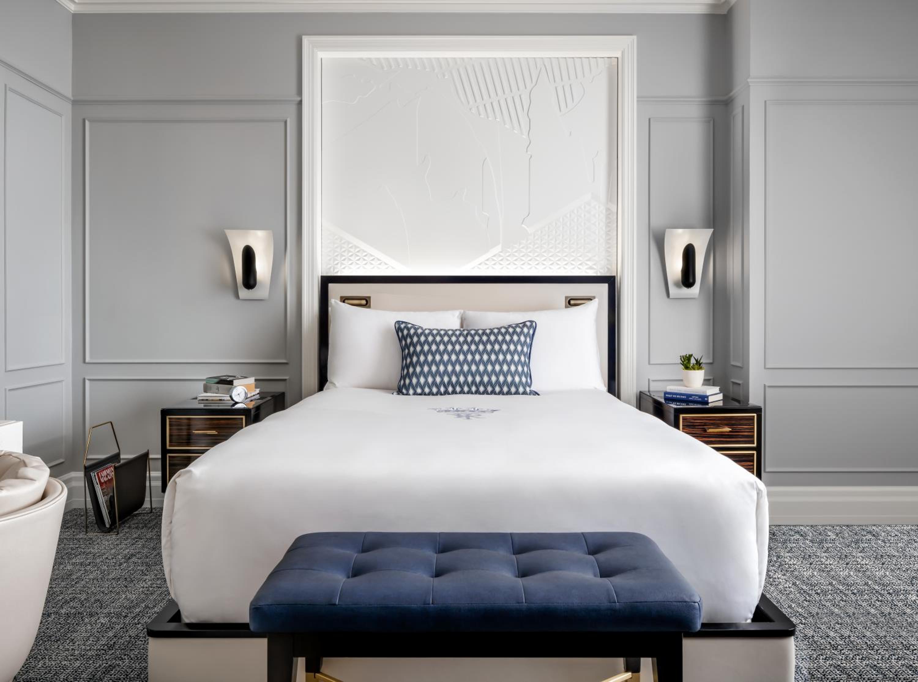 Gold Queen Room