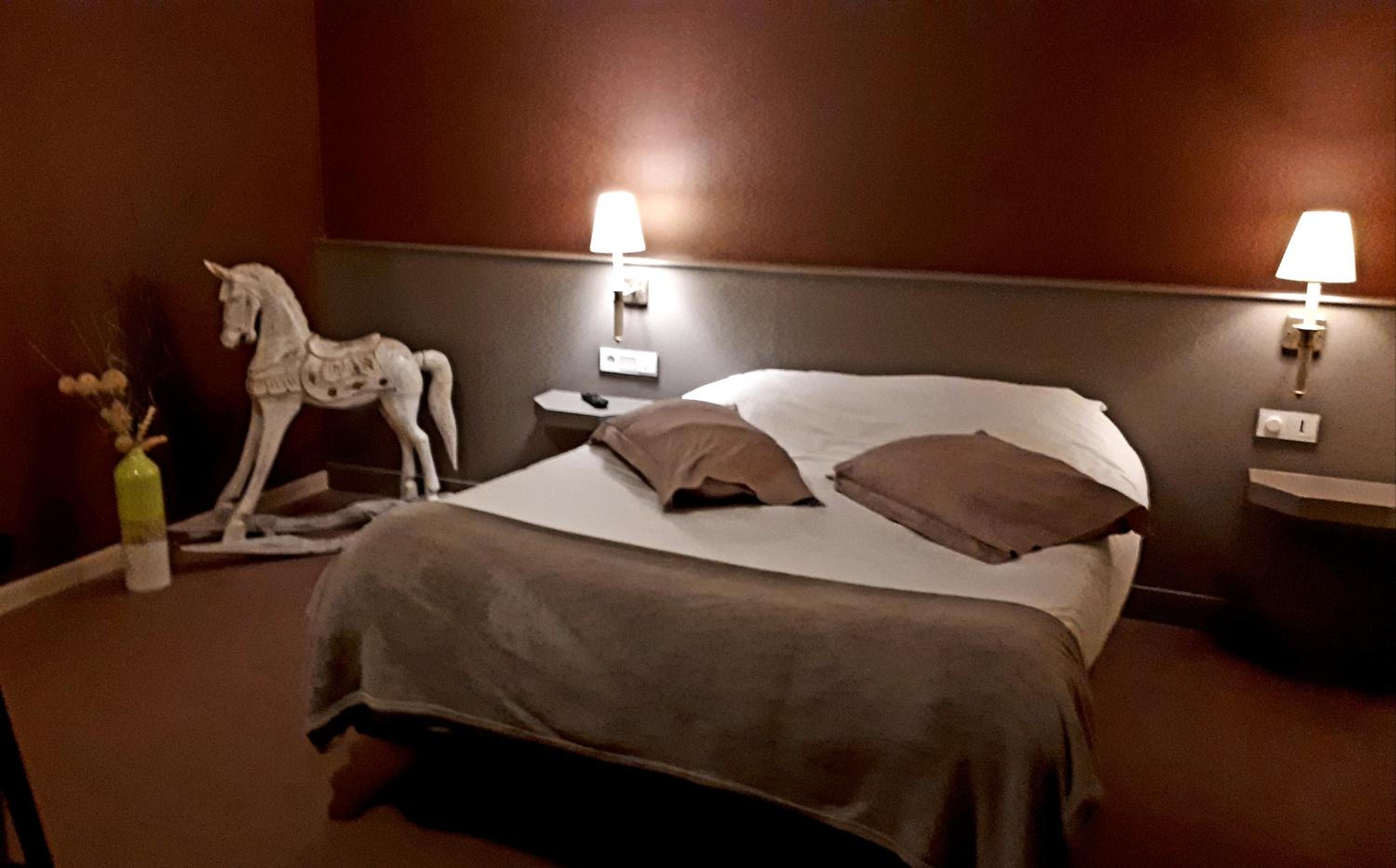 Double Room with Private Bathroom - Photo 2
