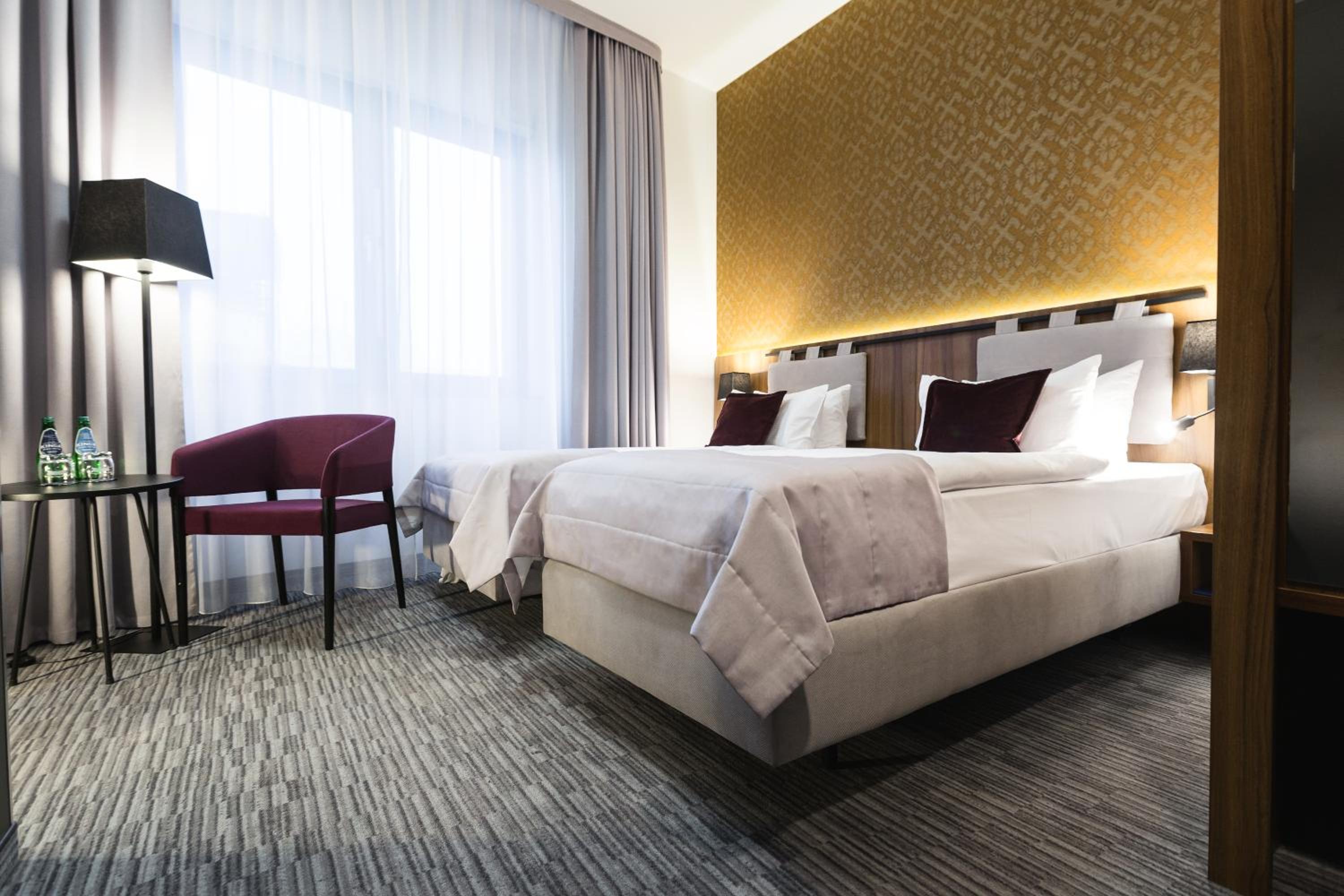 Standard Twin Room - Photo 10