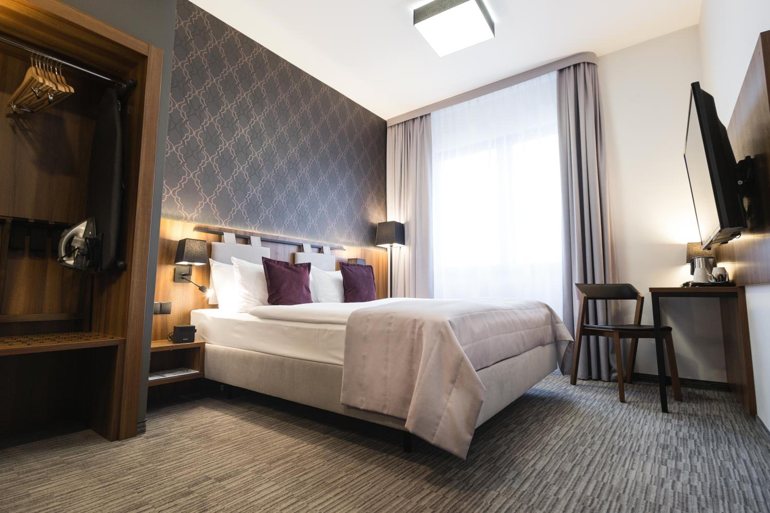Standard Double Room - Photo 7
