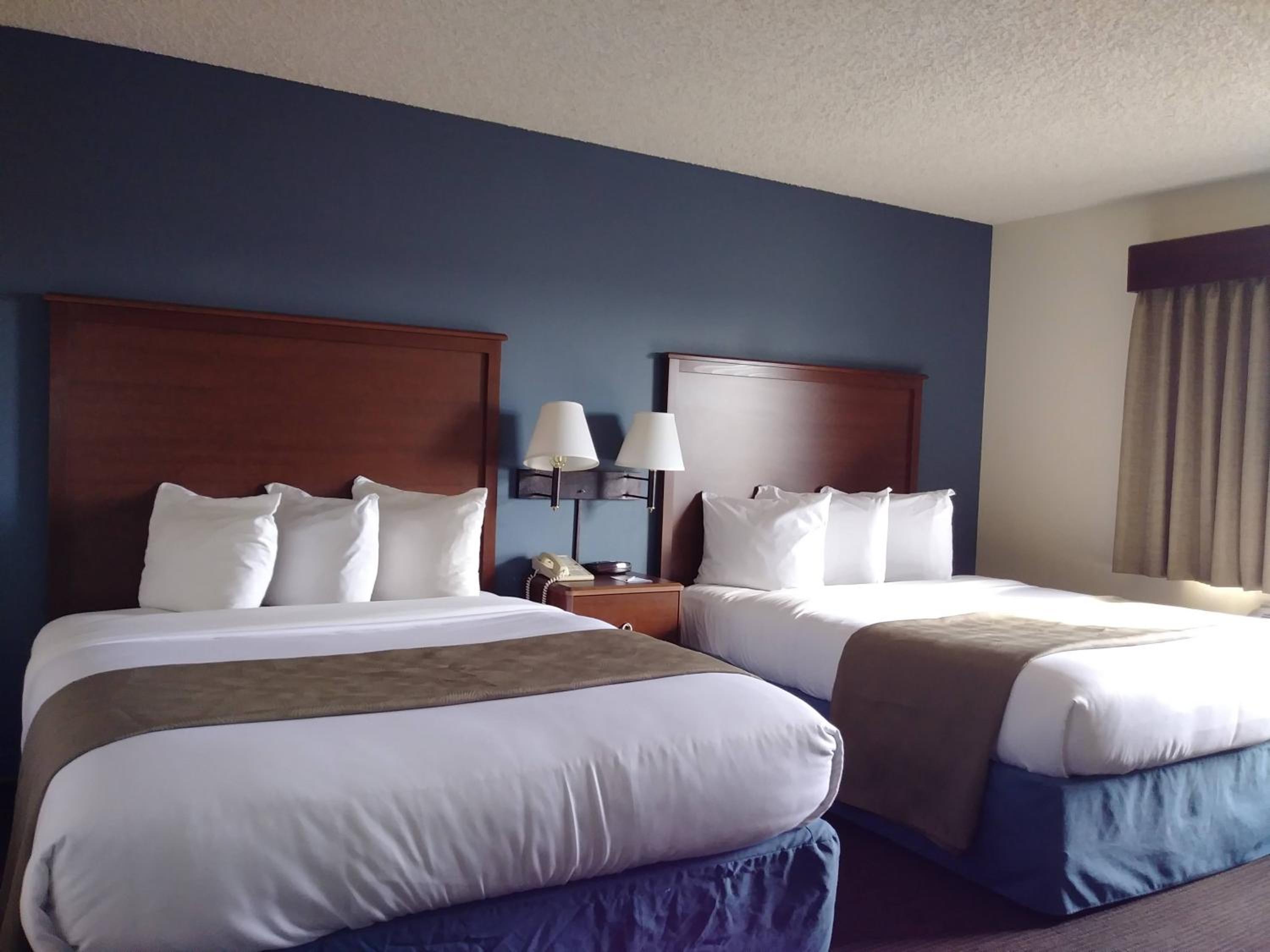 Executive Queen Room with Two Queen Beds - Non-Smoking - Photo 11