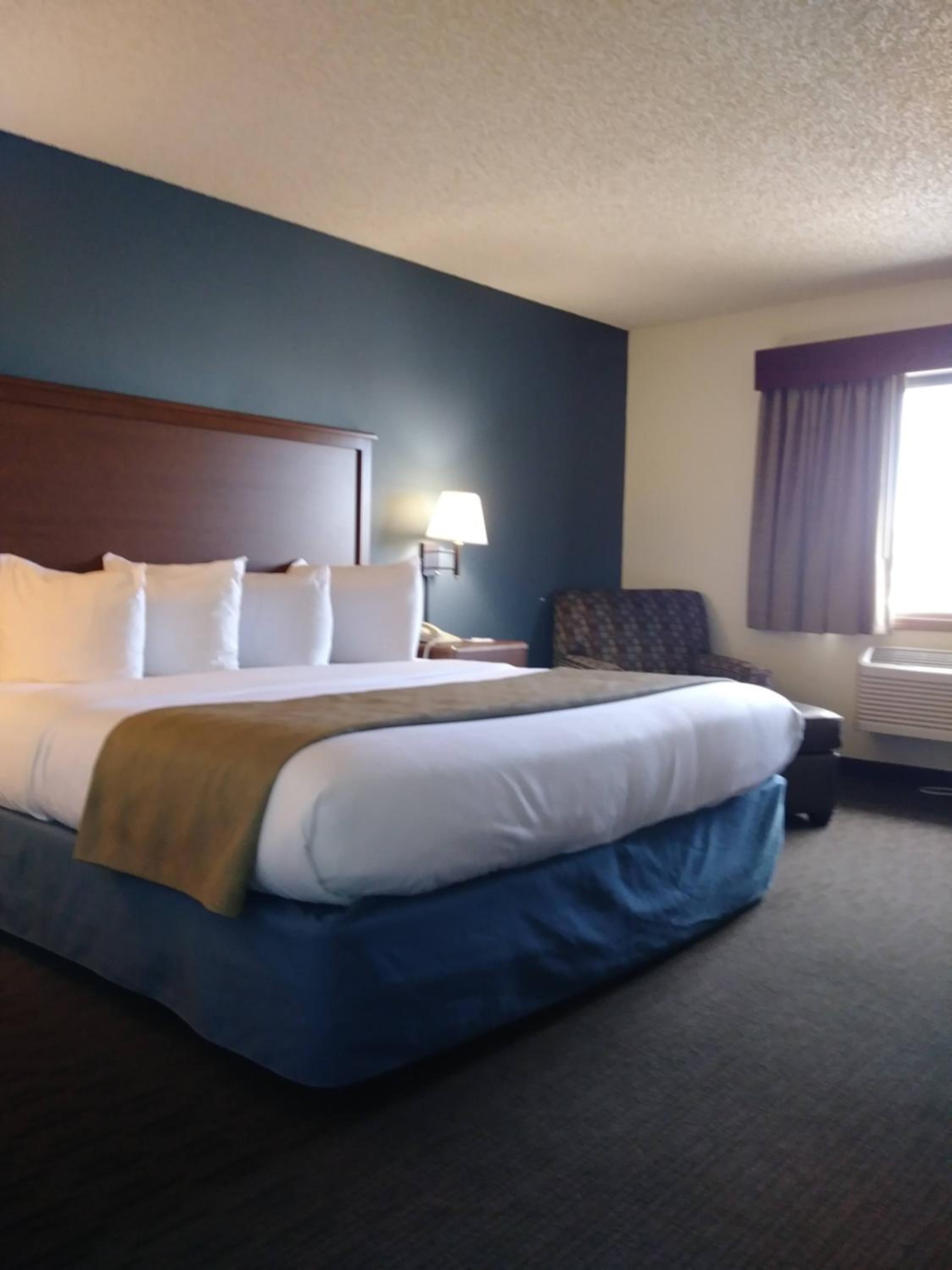 Executive King Room - Non-Smoking - Photo 8