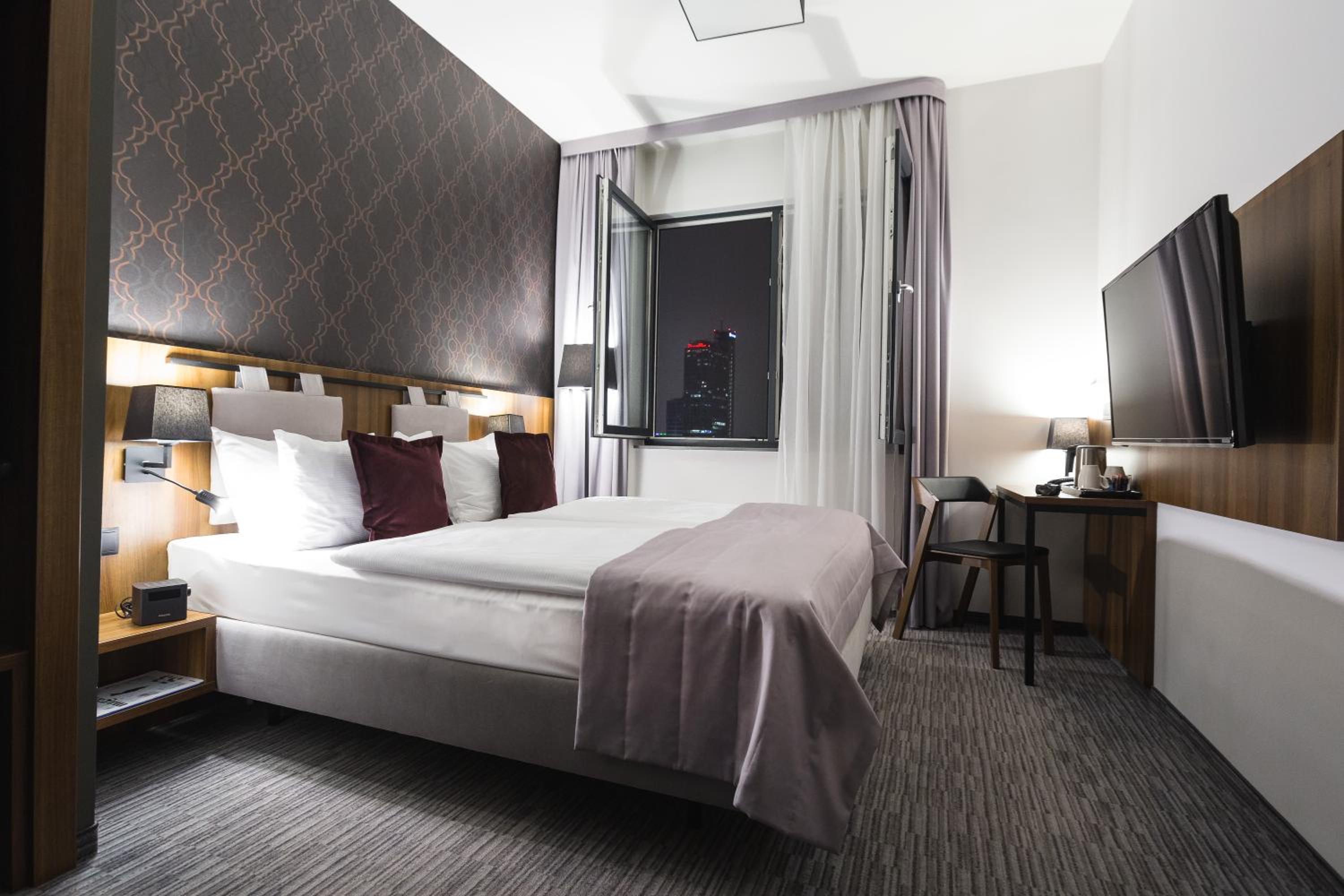 Standard Double Room - Photo 8