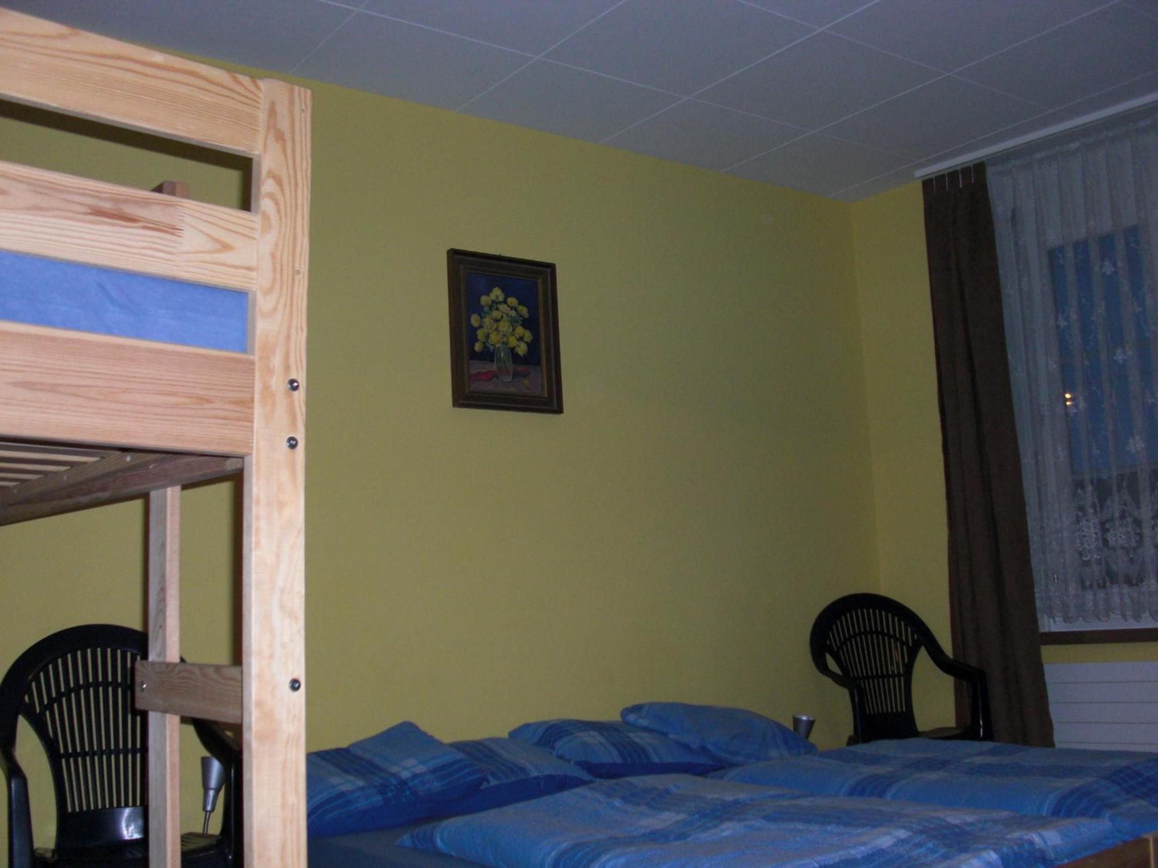 Twin Room with Private Bathroom - Photo 8