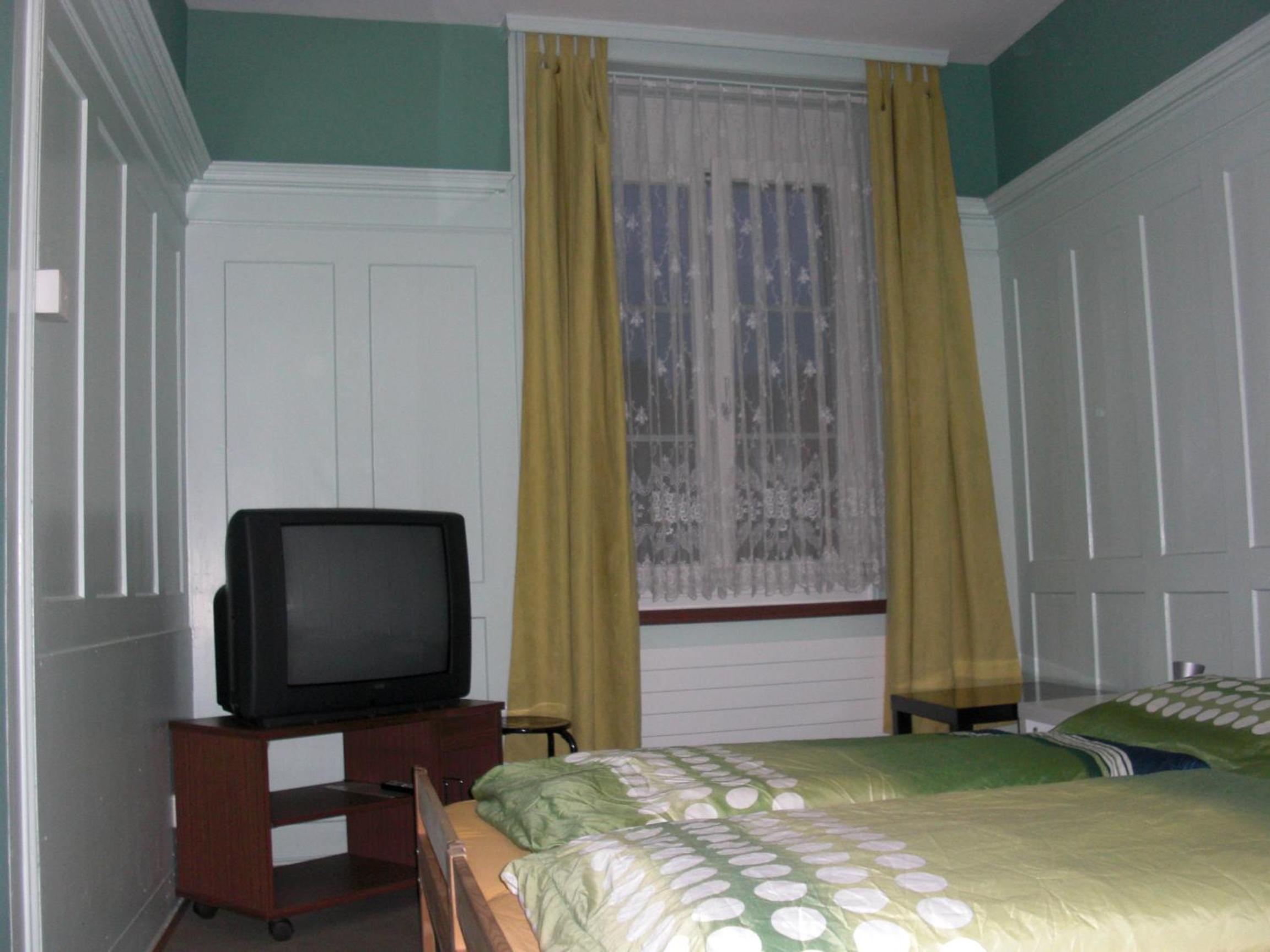 Twin Room with Private Bathroom - Photo 7