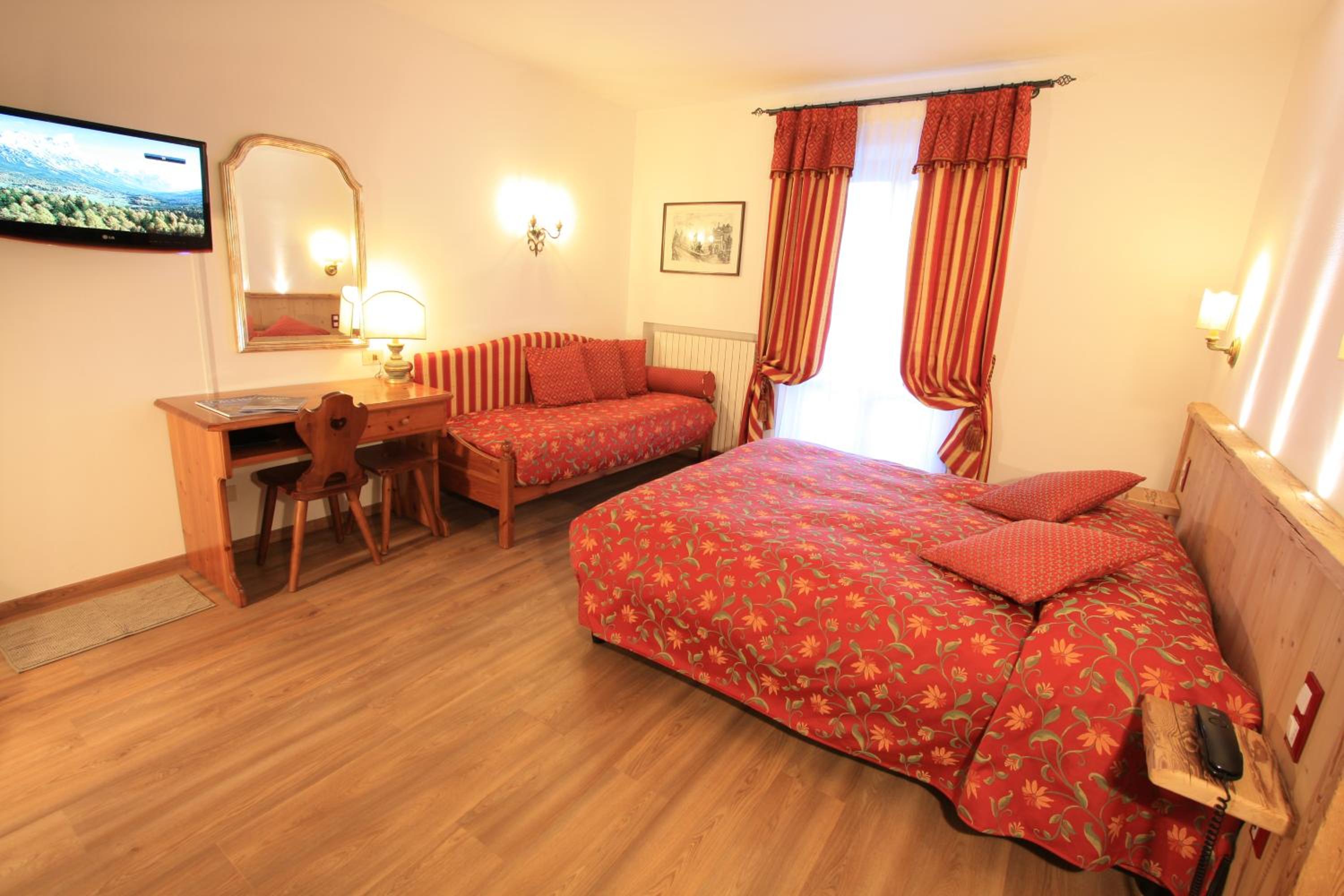 Double Room with Extra Bed photo 2