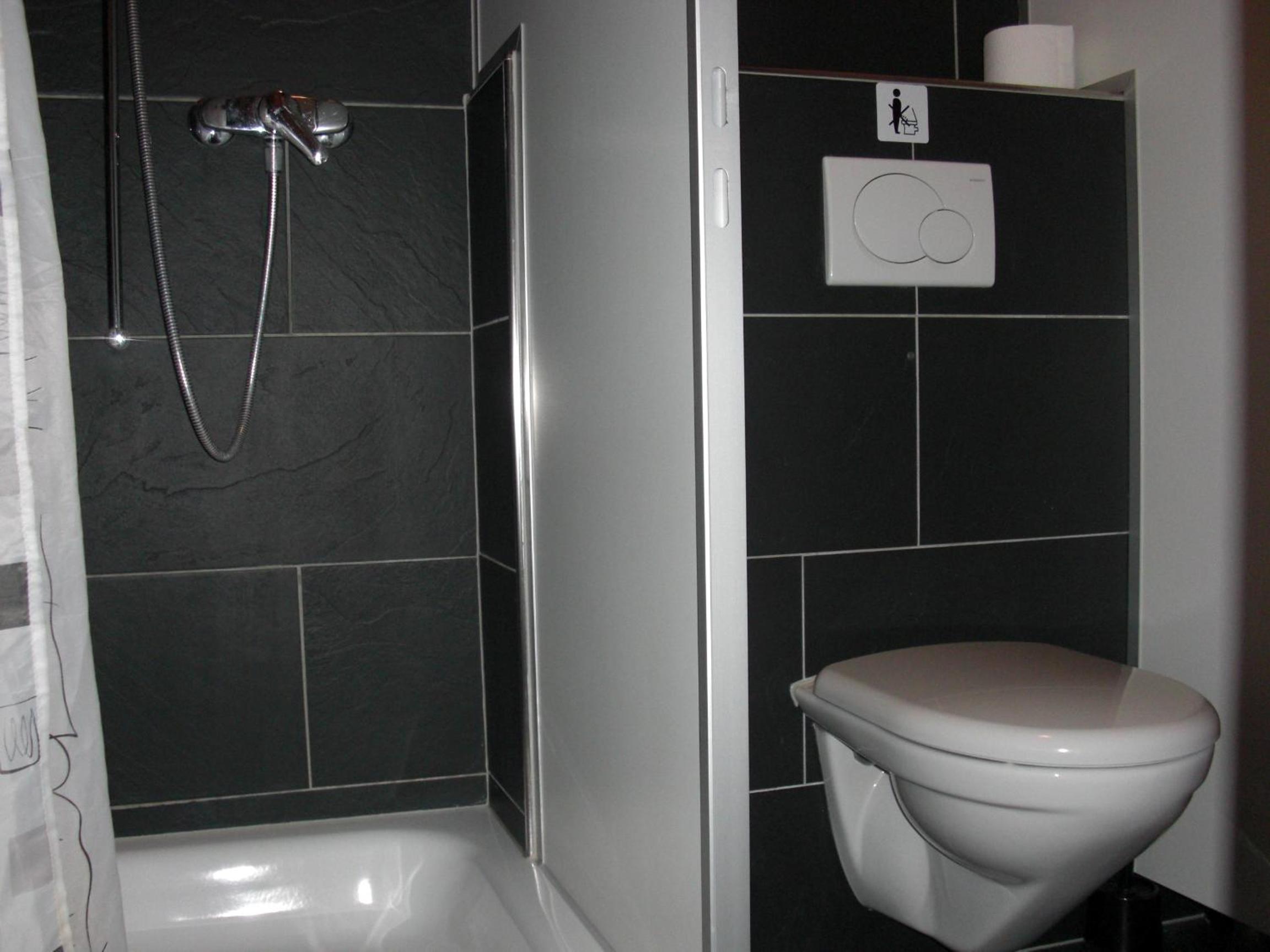Single Room with Shared Bathroom photo 2